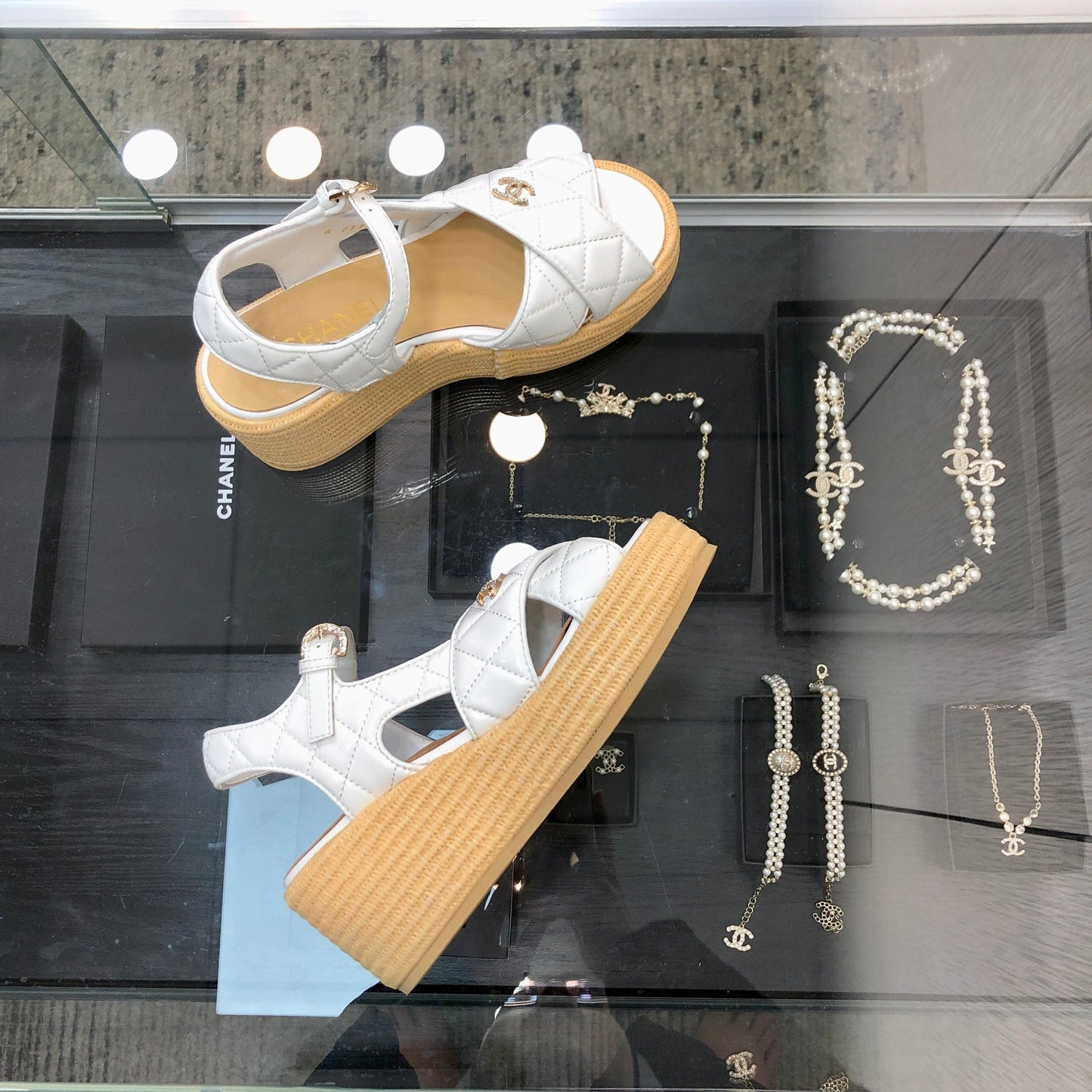 PEEP-TOE THICK SOLE SANDALS IN WHITE PATENT LAMBSKIN