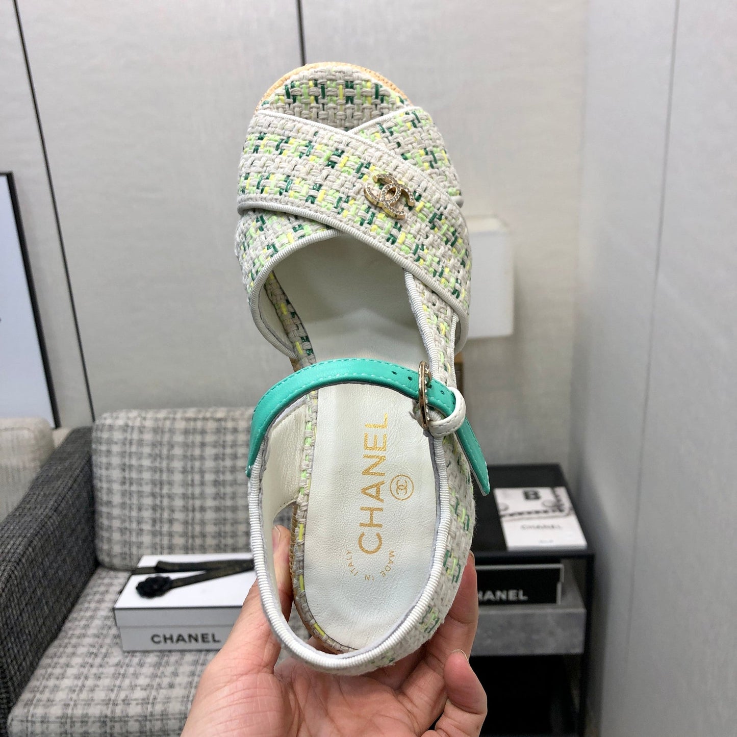 PEEP-TOE THICK SOLE SANDALS IN WHITE MIX TEA GREEN WOVEN FABRIC