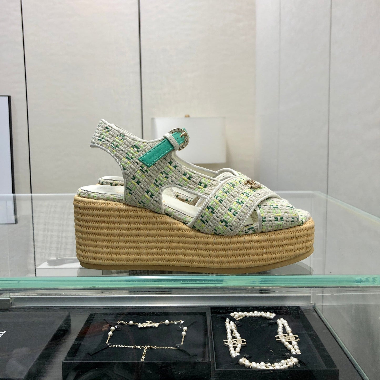 PEEP-TOE THICK SOLE SANDALS IN WHITE MIX TEA GREEN WOVEN FABRIC