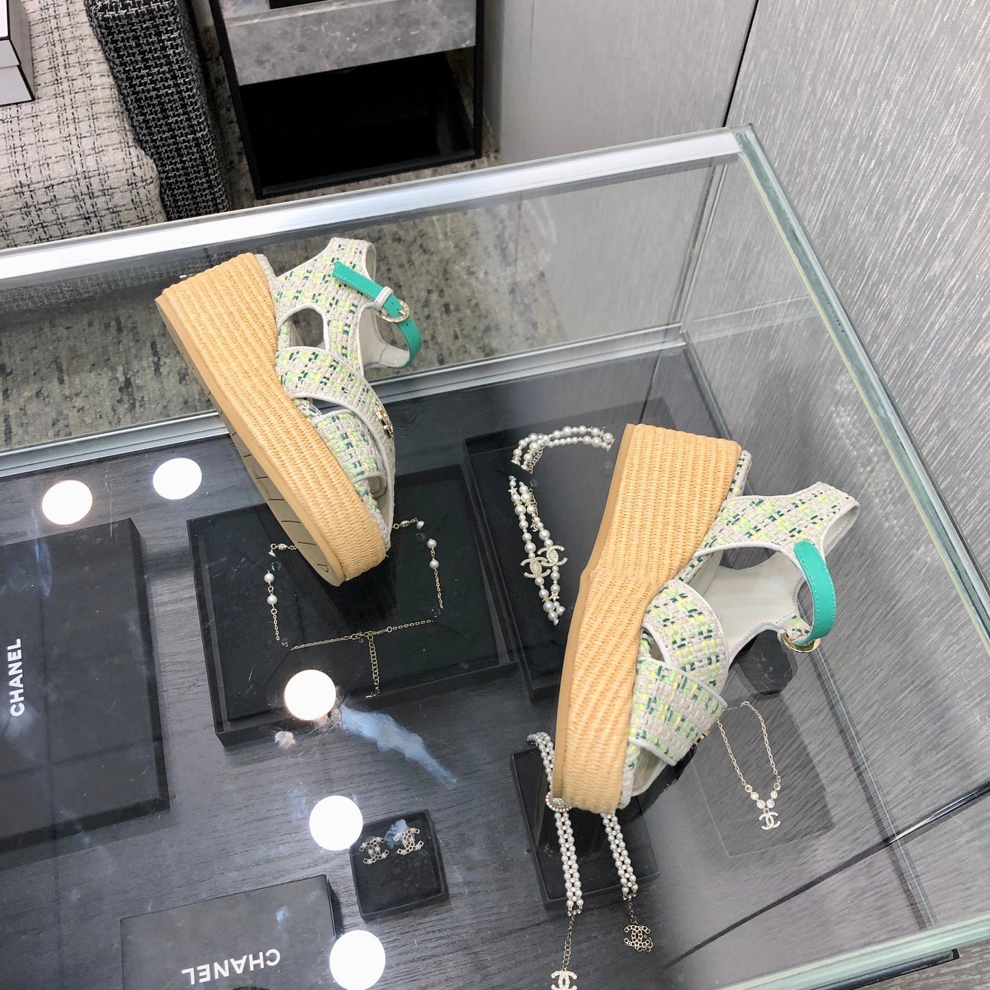 PEEP-TOE THICK SOLE SANDALS IN WHITE MIX TEA GREEN WOVEN FABRIC