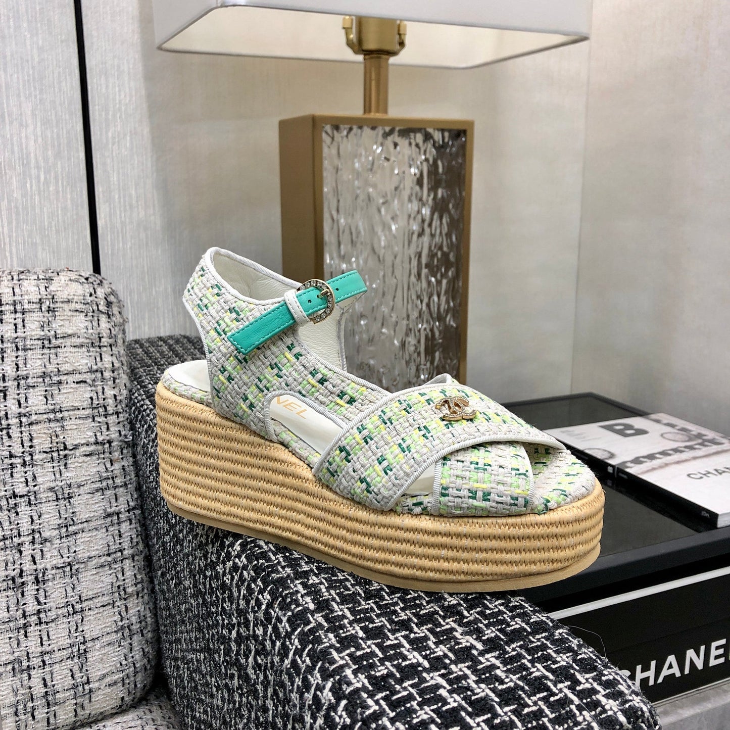 PEEP-TOE THICK SOLE SANDALS IN WHITE MIX TEA GREEN WOVEN FABRIC