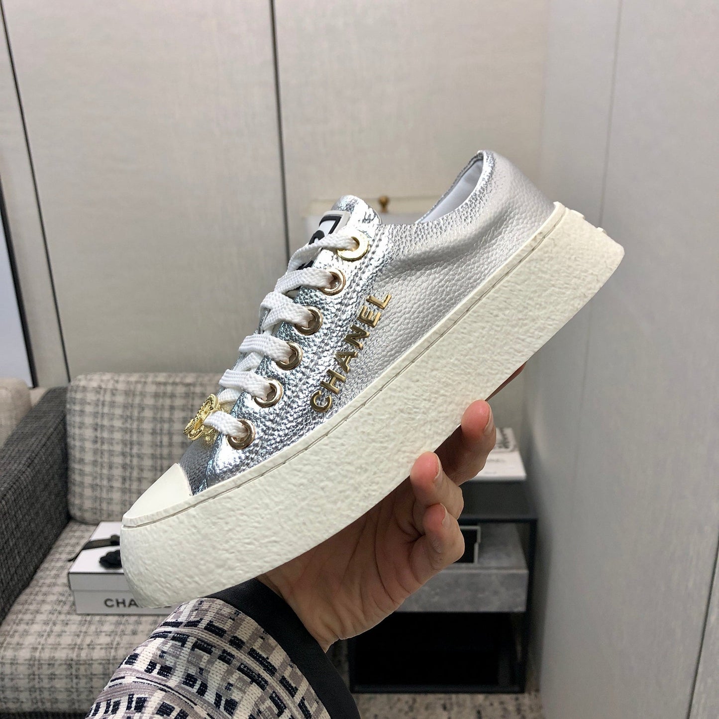 CASUAL SNEAKER IN SILVER METALLIC LAMBSKIN