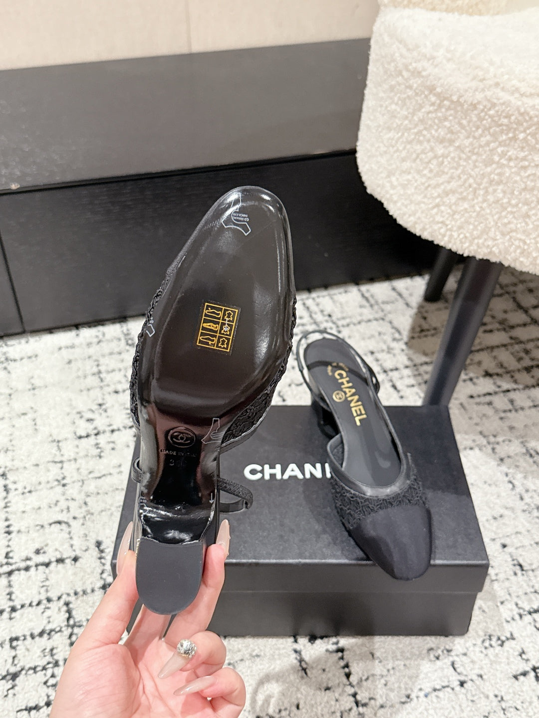 HIGH SLINGBACK 25S IN BLACK FABRIC AND CALFSKIN