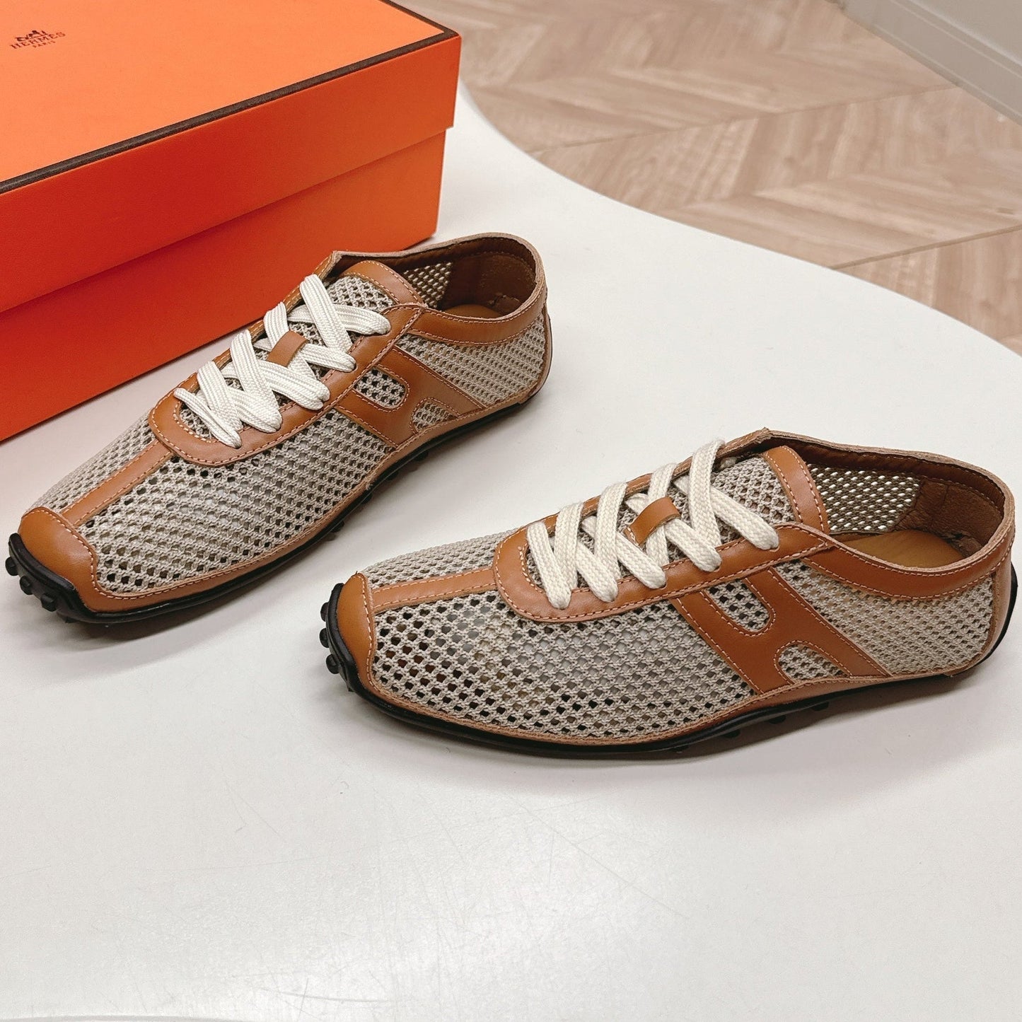 KIGA SNEAKER IN WHITE CROCHET KNIT AND BRONZE BROWN CALFSKIN