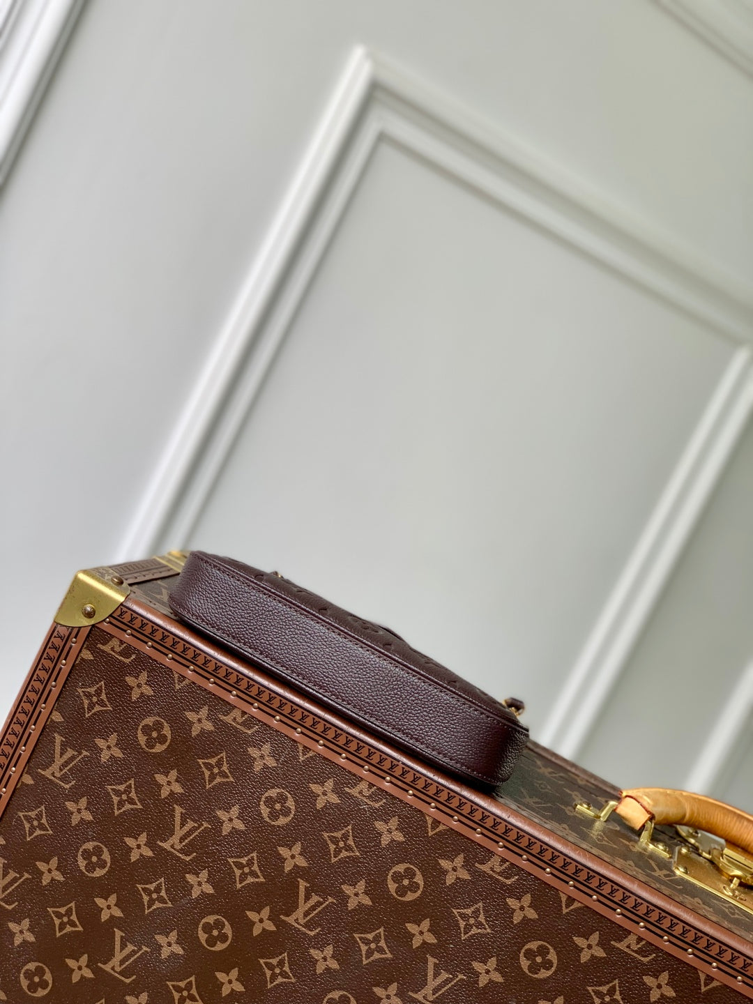 EASY POUCH ON STRAP 19 IN DARK BROWN MONOGRAM EMBOSSED LOGO CALFSKIN
