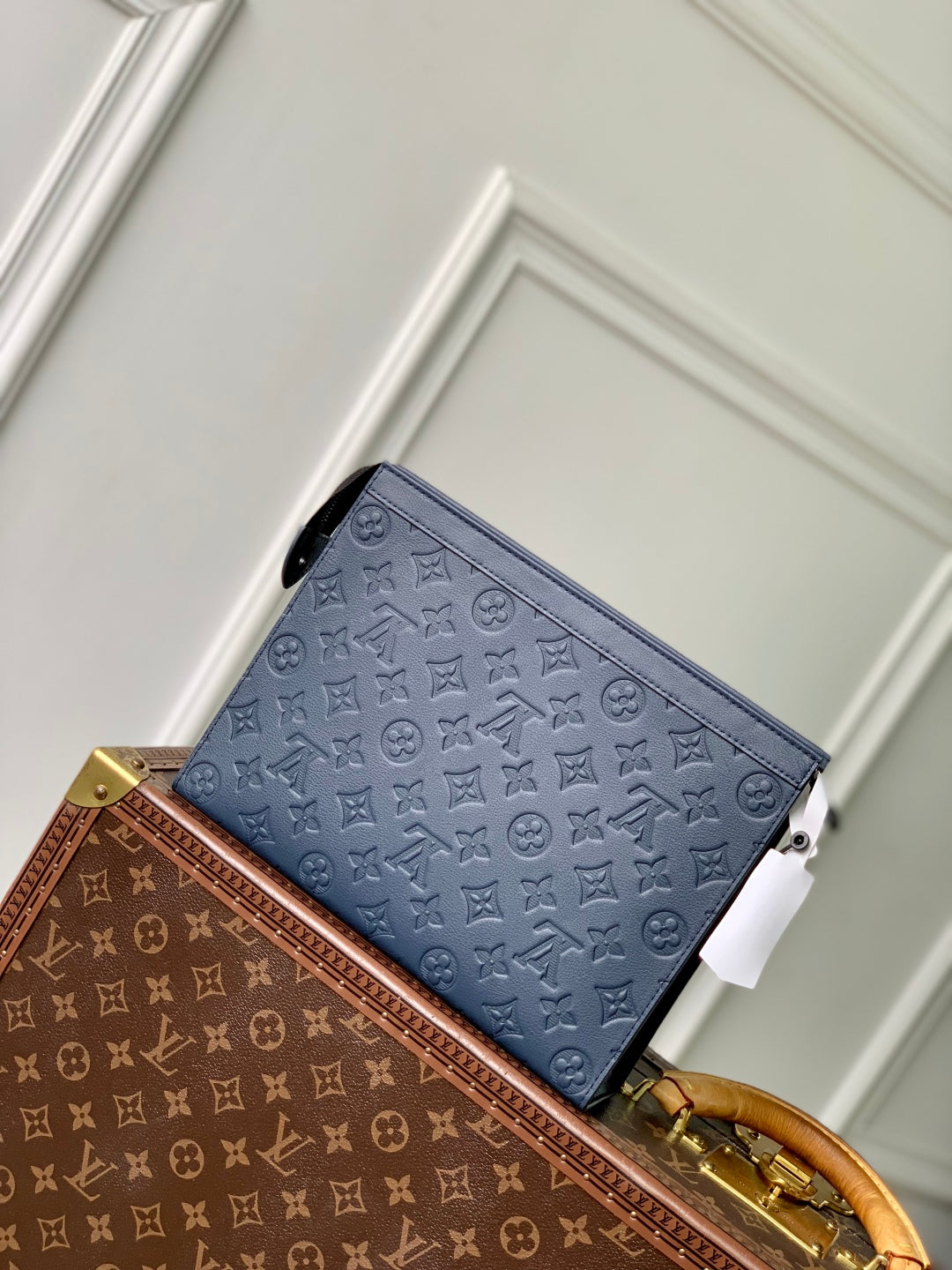 POCHETTE VOYAGE 27 IN DARK BLUE MONOGRAM ECLIPSE CALFSKIN EMBOSSED LOGO