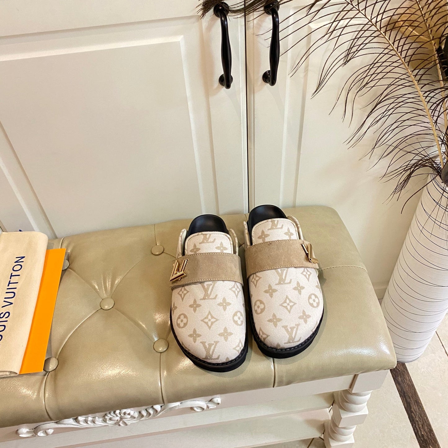 COSY FLAT COMFORT CLOG IN BEIGE MONOGRAM FABRIC