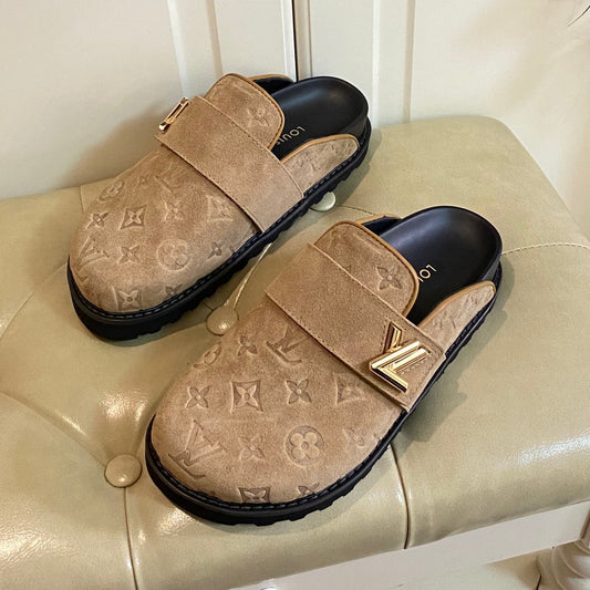 COSY FLAT COMFORT CLOG IN CIDER BROWN EMBOSSED SUEDE