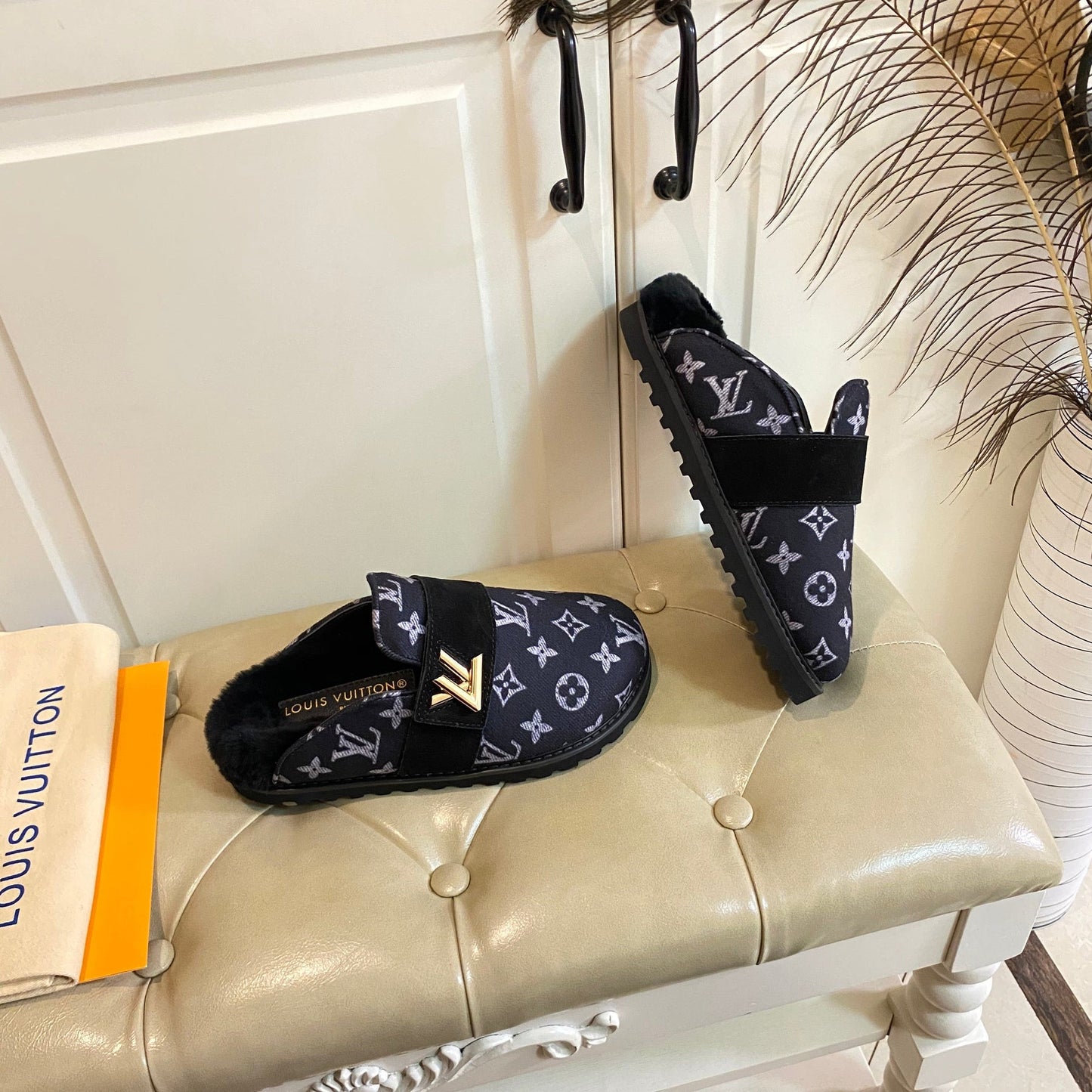COSY FLAT COMFORT CLOG IN BLACK MONOGRAM FABRIC AND SUEDE