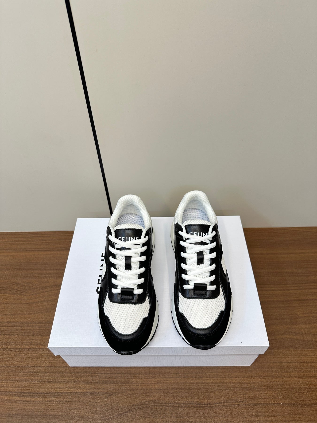 RUNNER CR-03 LOW LACE-UP IN WHITE MESH AND BLACK CALFSKIN