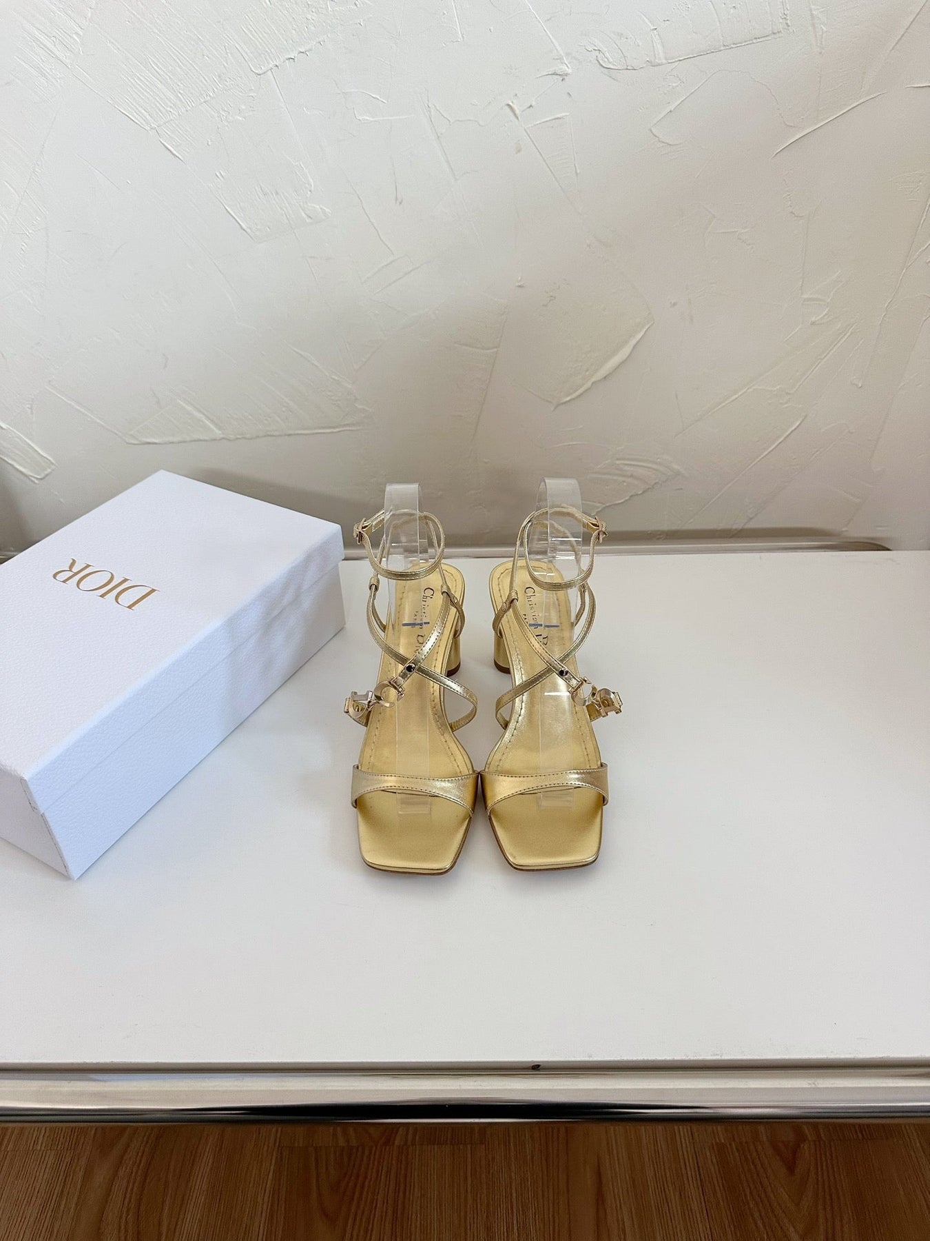 MEDIUM SQUARE HEEL SANDAL IN GOLD LAMBSKIN
