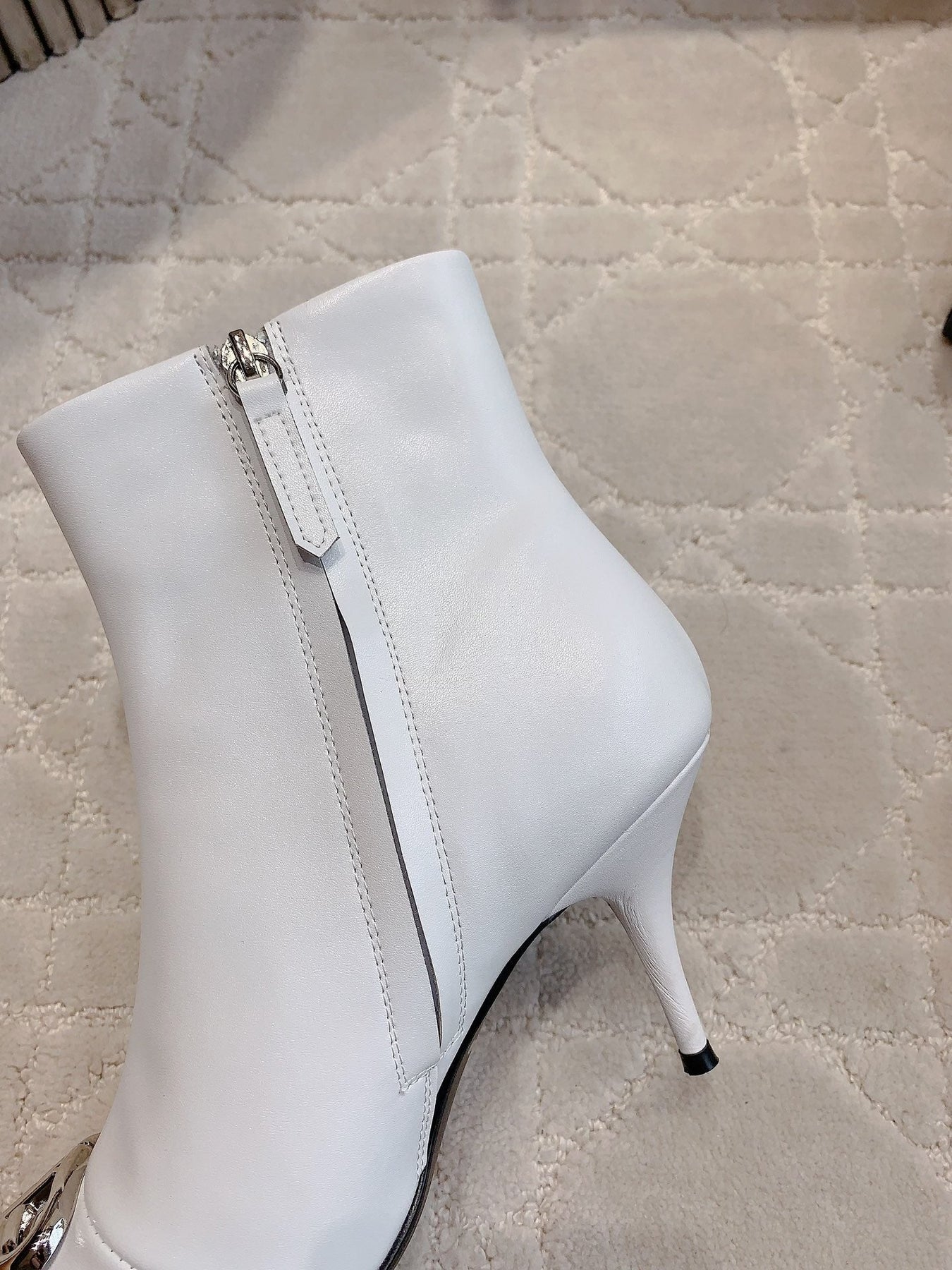 POINTED-TOE HIGH HEEL BOOTS IN WHITE SMOOTH LAMBSKIN