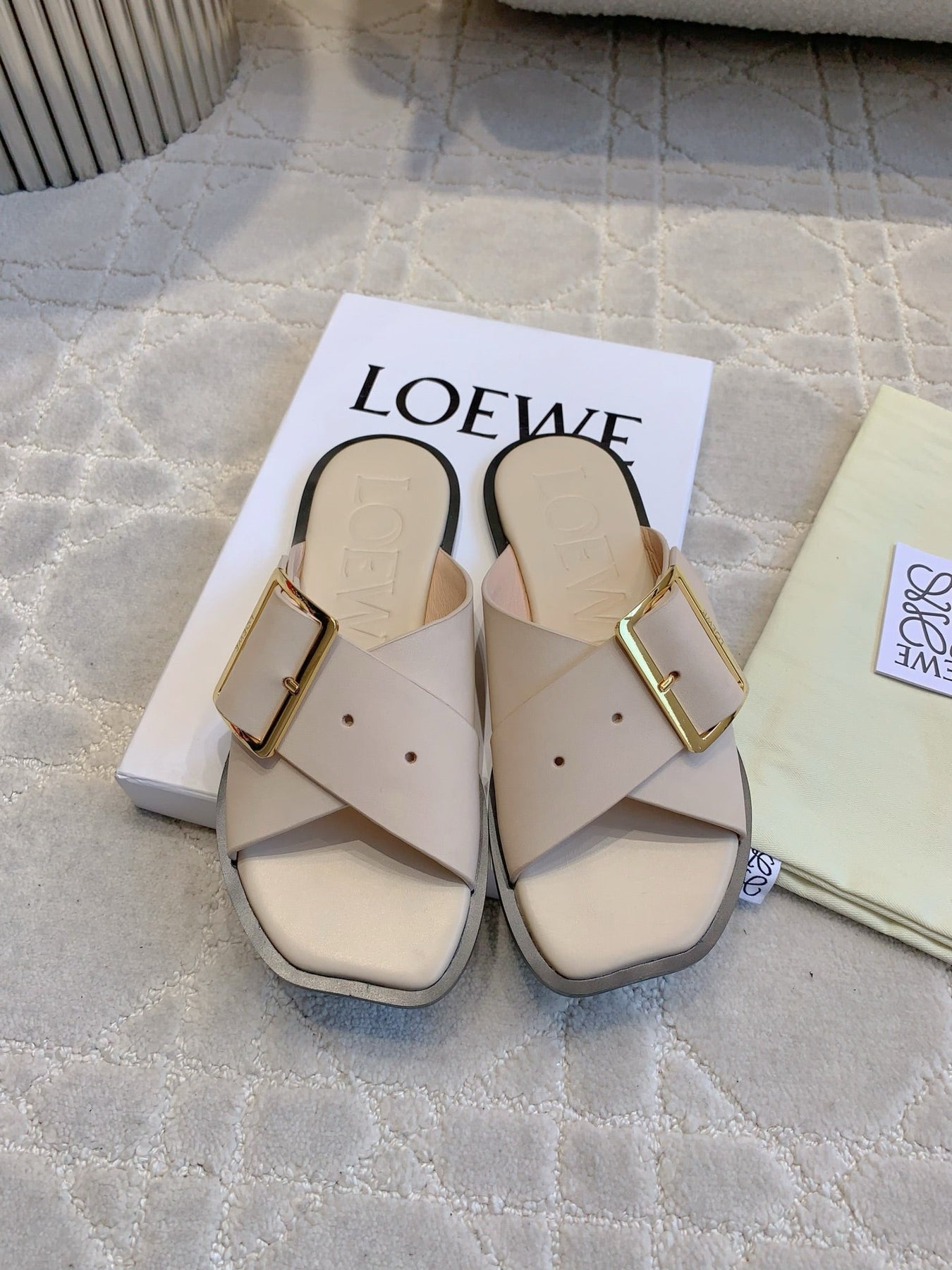 PETAL BELT FLAT SANDAL IN BEIGE CREAM CALFSKIN