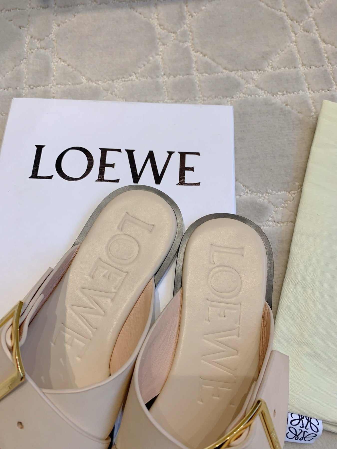 PETAL BELT FLAT SANDAL IN BEIGE CREAM CALFSKIN