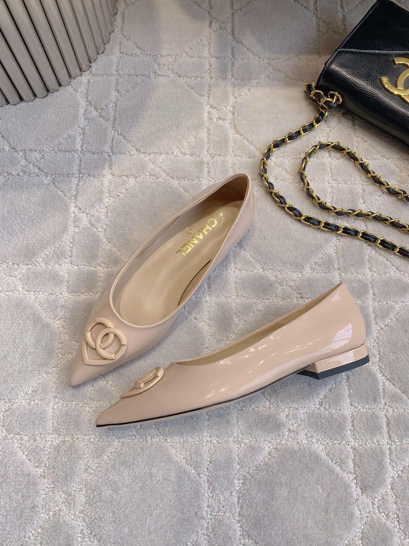 FLAT PUMP 2 CM IN BEIGE CREAM PATENT CALFSKIN