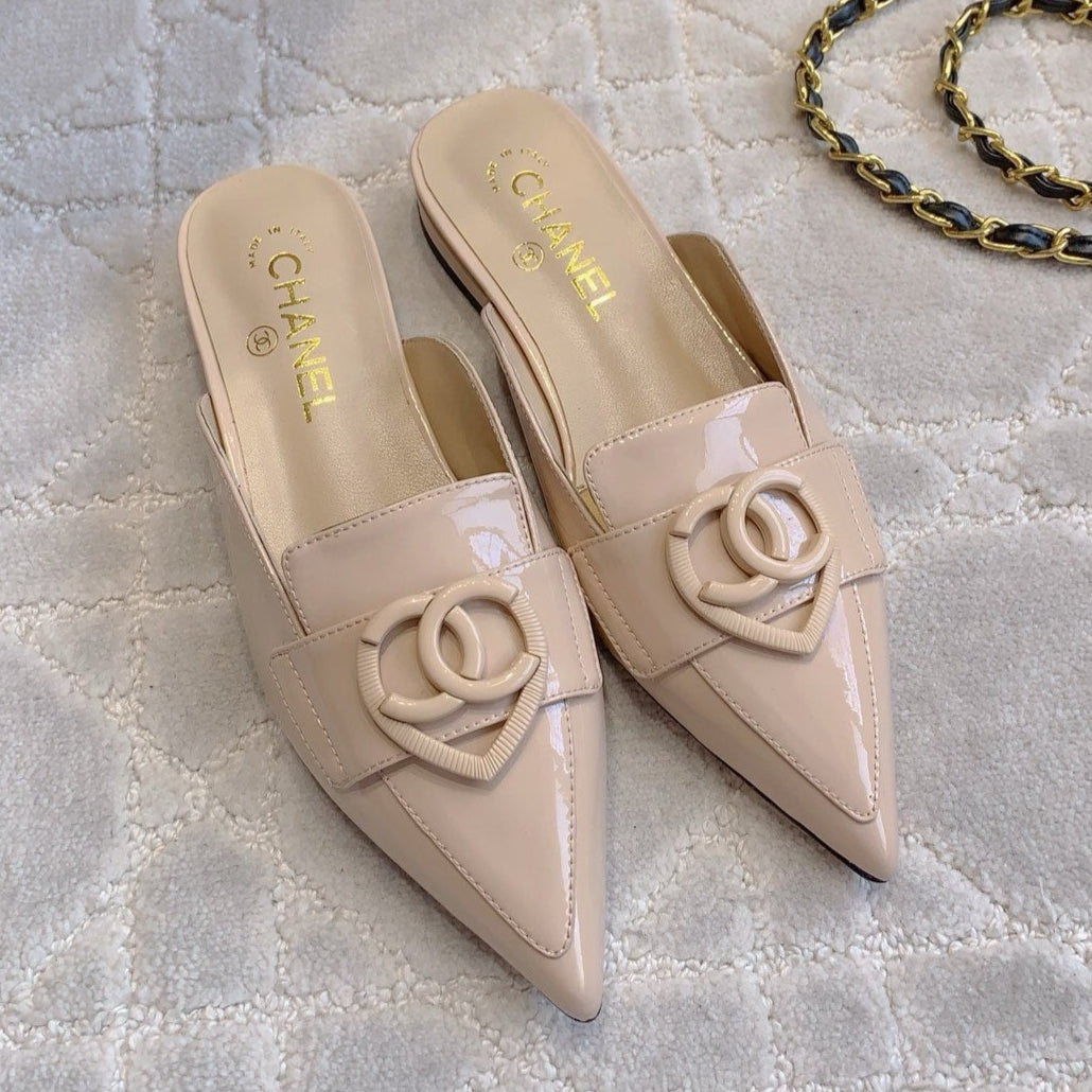 FLAT MULE 2 CM IN BEIGE CREAM PATENT CALFSKIN