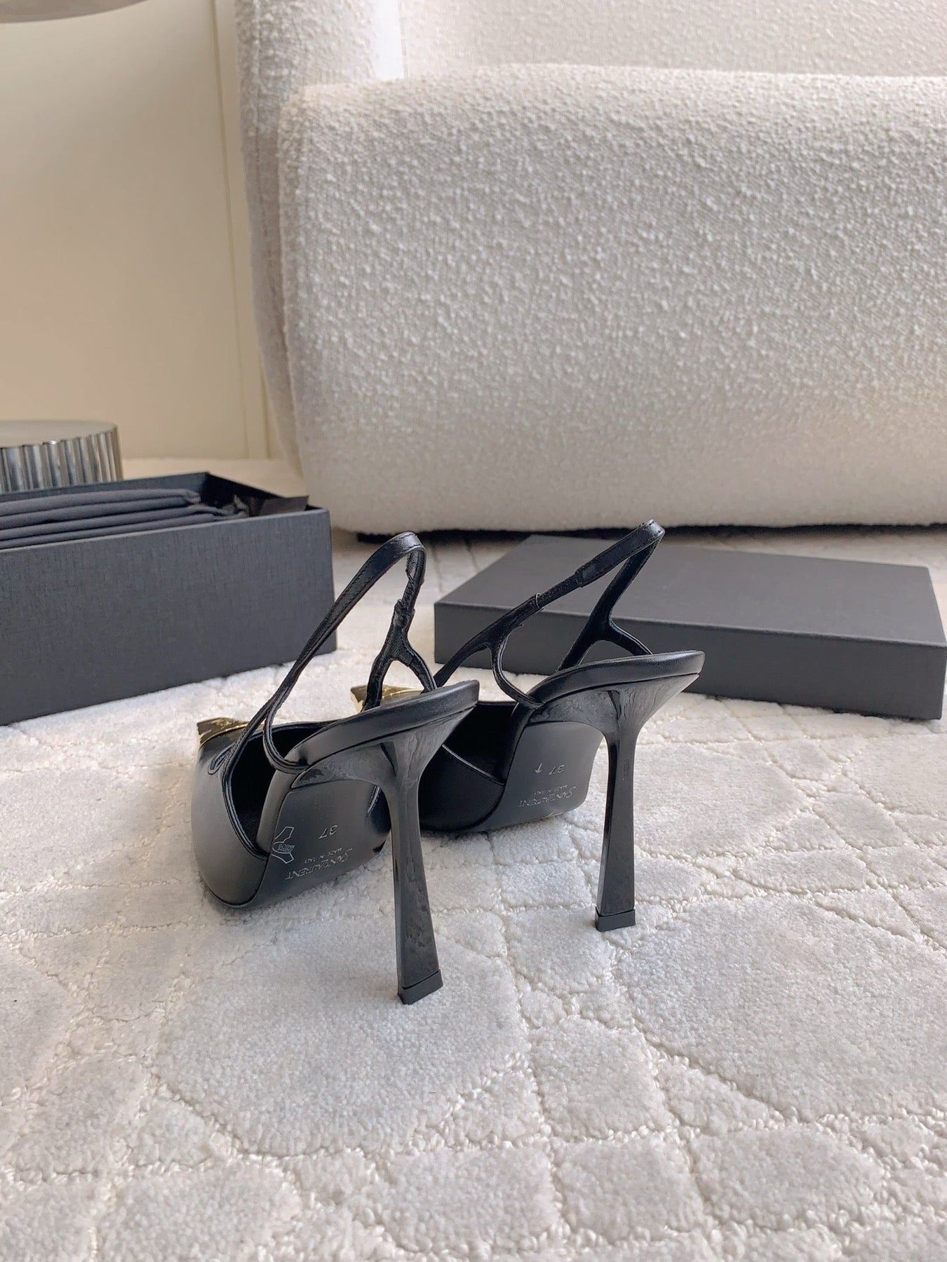 HIGH HEEL 10 CM SLINGBACK IN BLACK CALFSKIN WITH GOLD HARDWARE