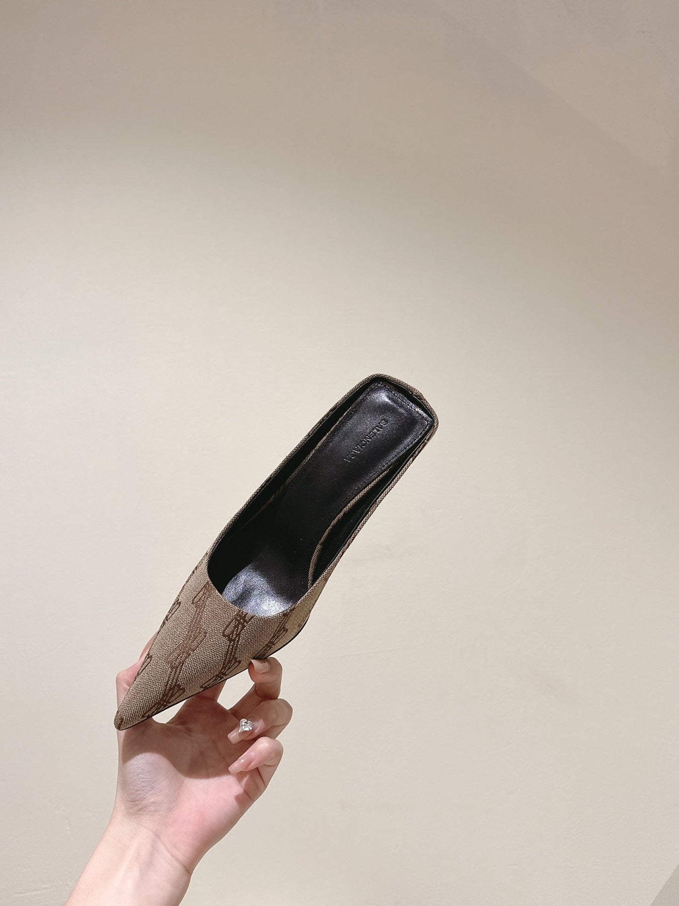 POINTED HIGH MULES IN BEIGE MONOGRAM JACQUARD FABRIC