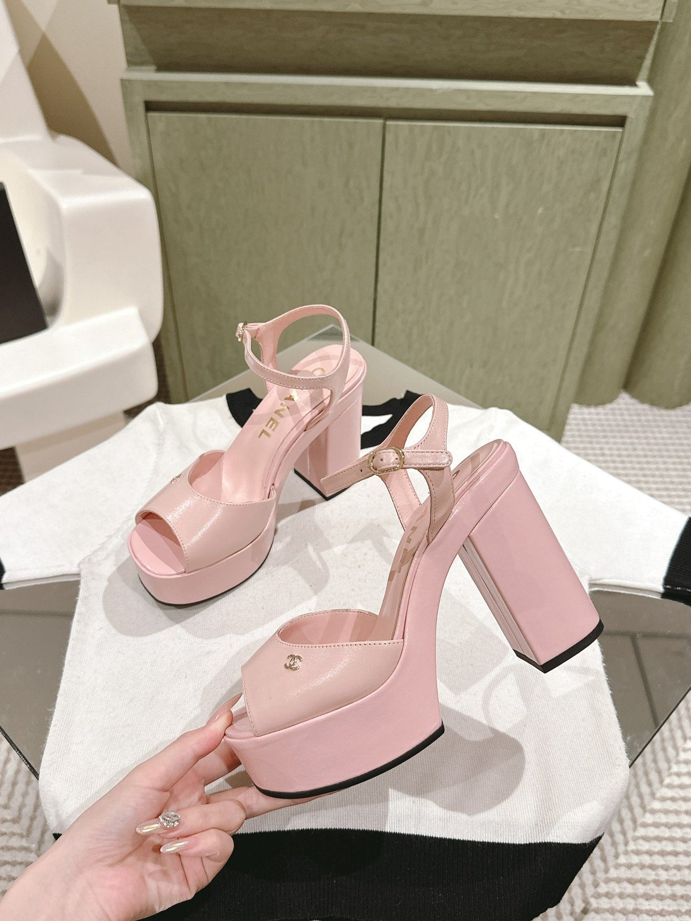 CC HIGH SANDAL LIGHT PINK CALFSKIN