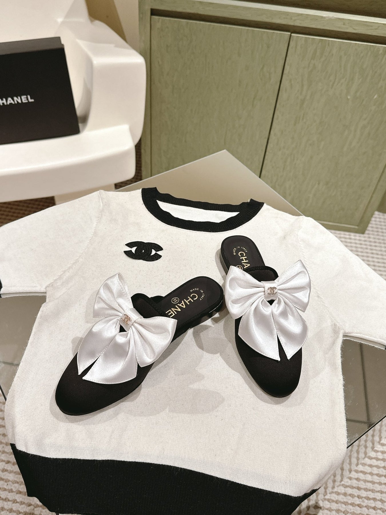 CC MULE WITH SILK WHITE BOW AND BLACK LAMBSKIN