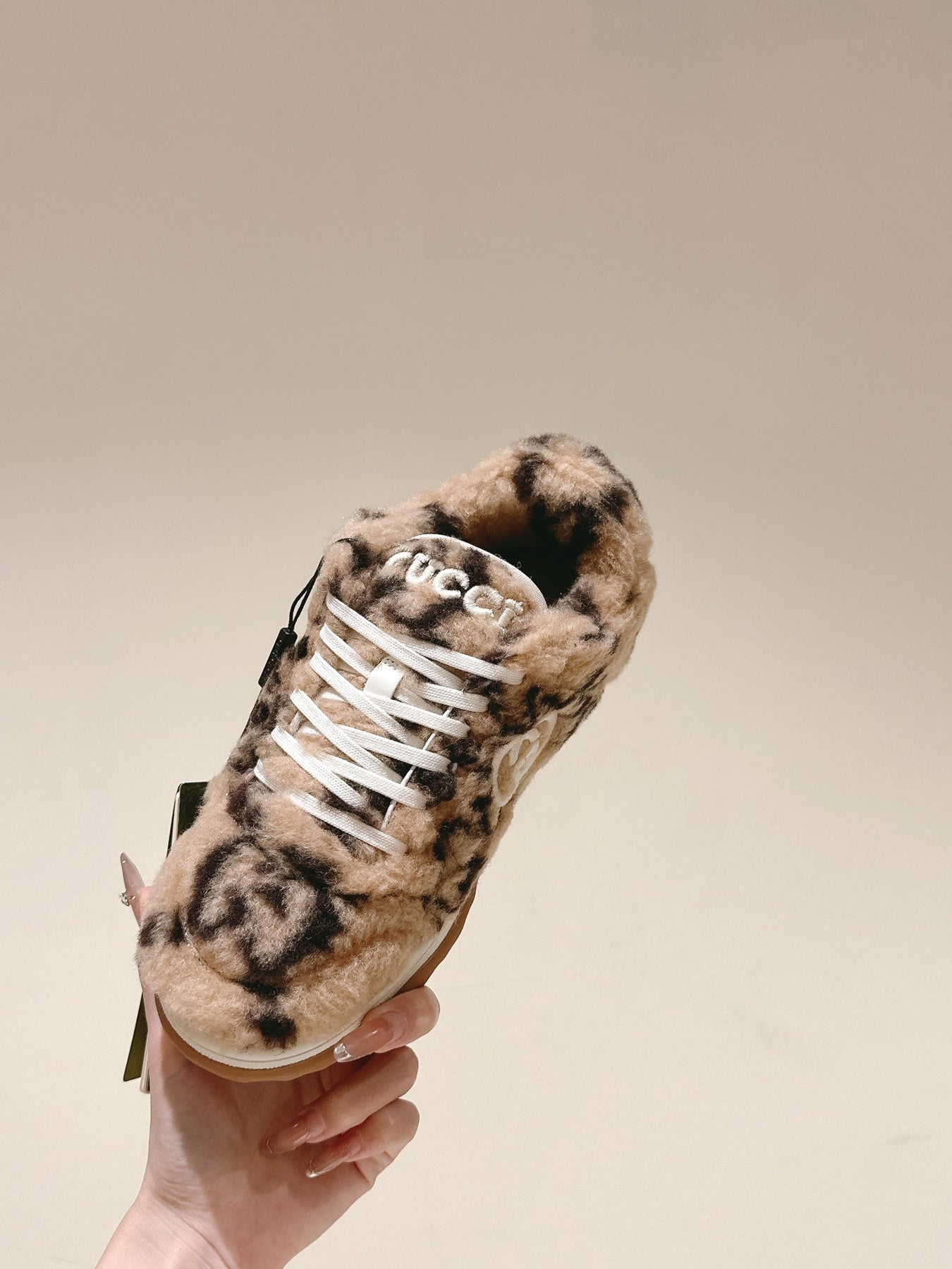 GG INTERLOCKING G SNEAKER IN BEIGE WOOL