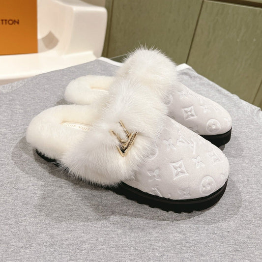 COSY FLAT COMFORT CLOG IN WHITE MONOGRAM LAMB WOOL AND MINK FUR