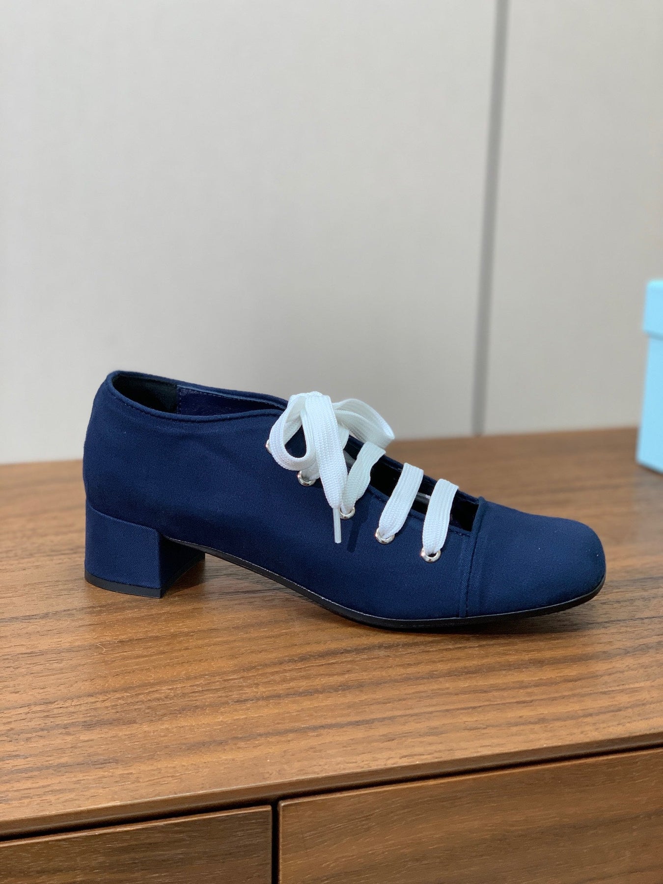 LACE-UP HIGH SHOES IN NAVY BLUE CANVAS