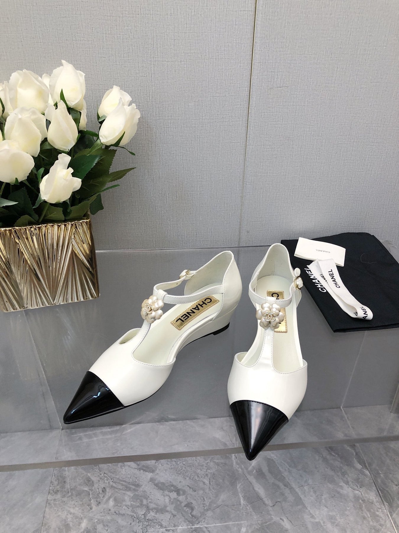 CAMELLIA CAP JANE SANDALS IN WHITE MIX BLACK LAMBSKIN