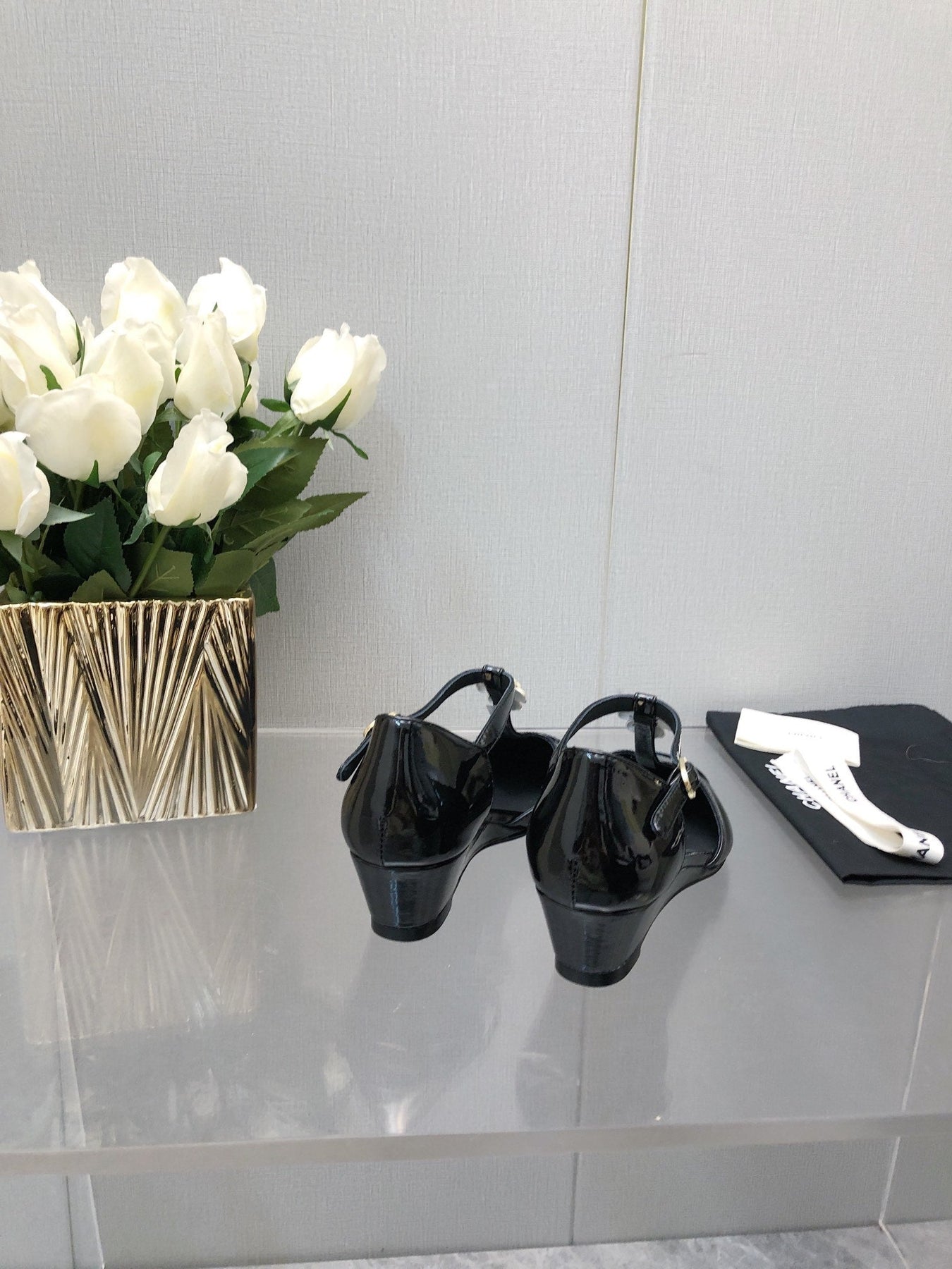 CAMELLIA CAP JANE SANDALS IN BLACK LAMBSKIN