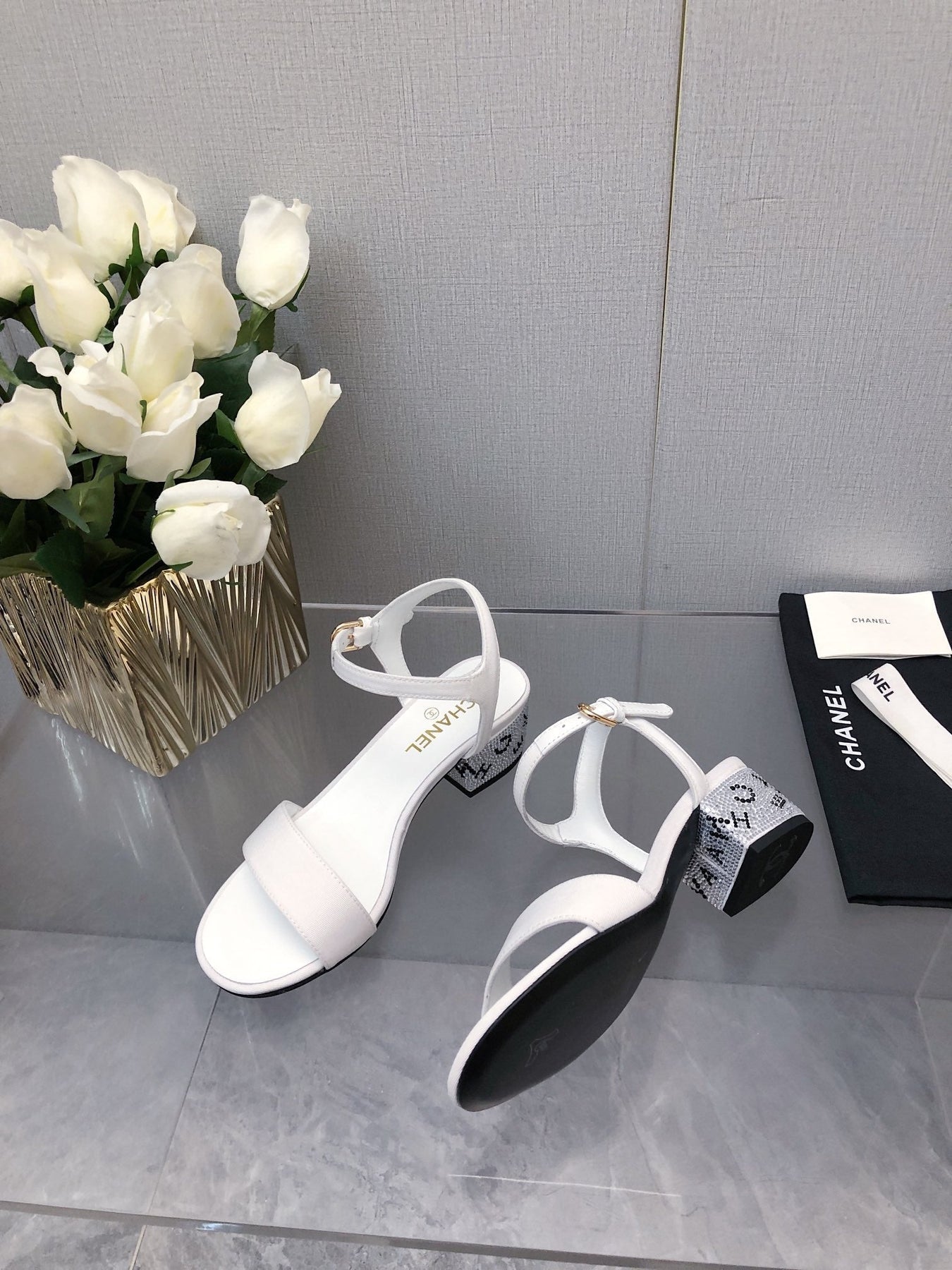 BLOCK HEEL WITH CRYSTAL 5 CM SANDAL IN WHITE FABRIC