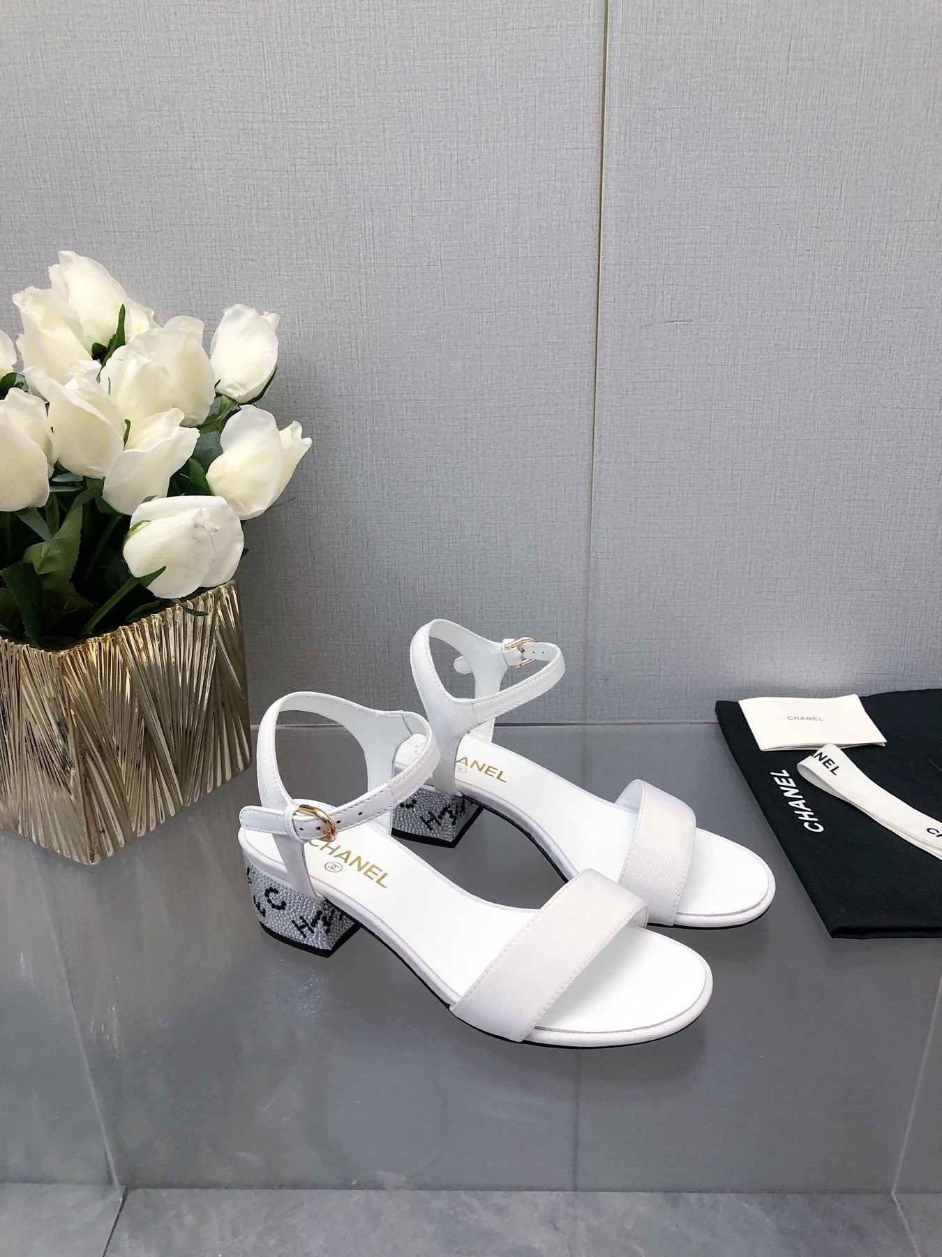 BLOCK HEEL WITH CRYSTAL 5 CM SANDAL IN WHITE FABRIC