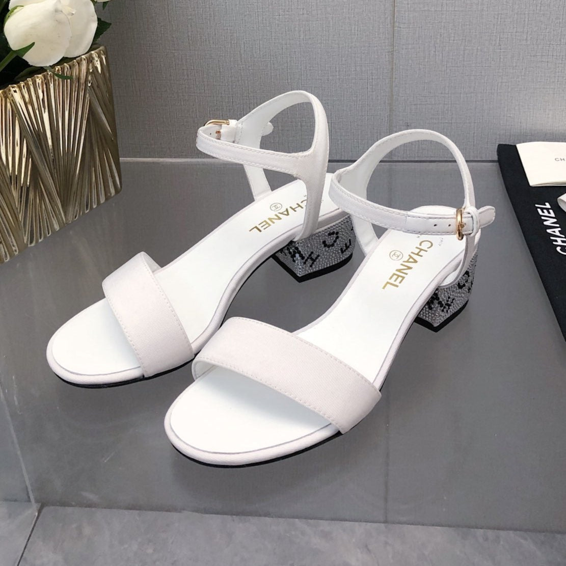 BLOCK HEEL WITH CRYSTAL 5 CM SANDAL IN WHITE FABRIC