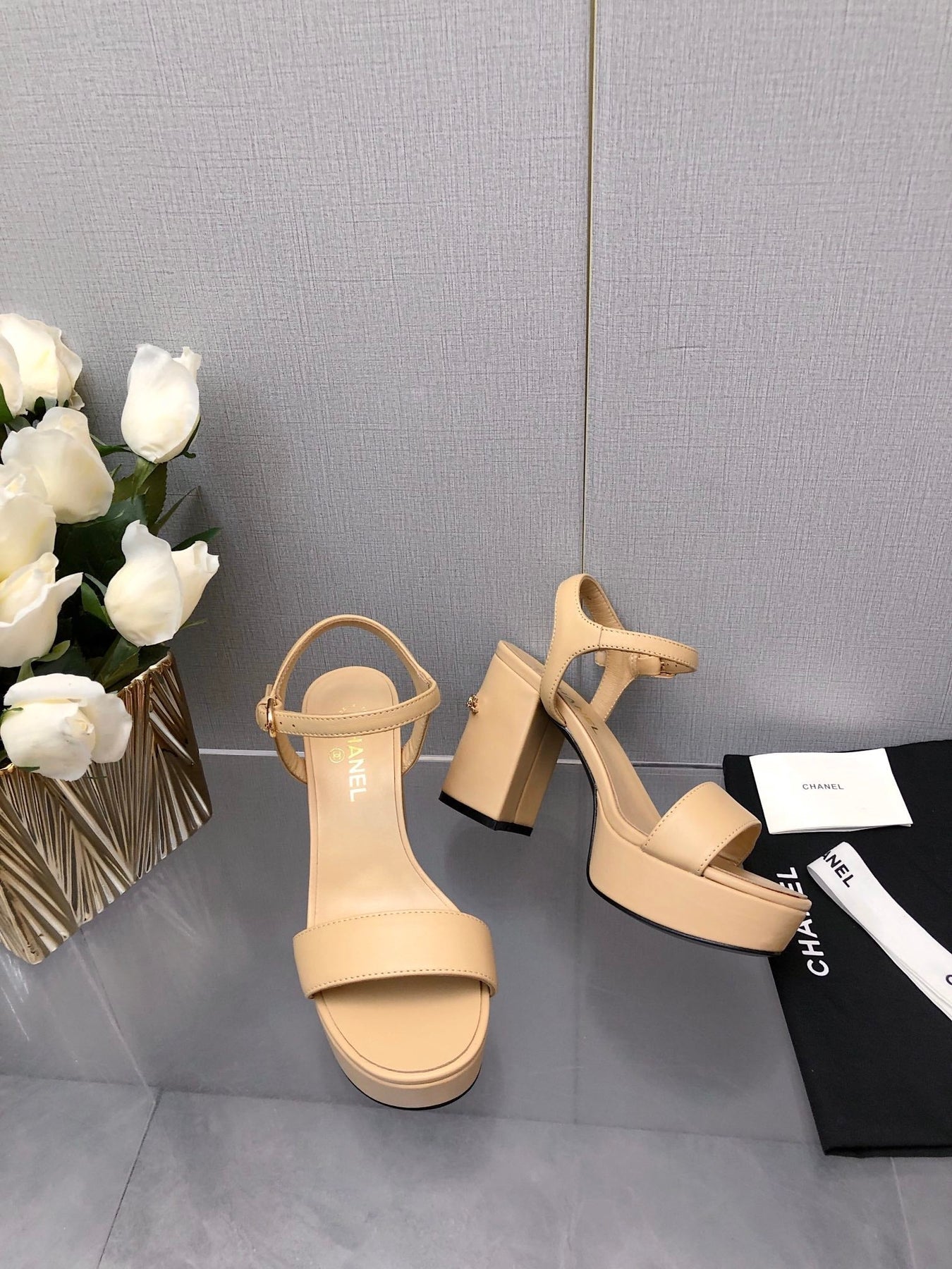 BLOCK HEEL 9 CM SANDAL IN SAND BROWN LAMBSKIN