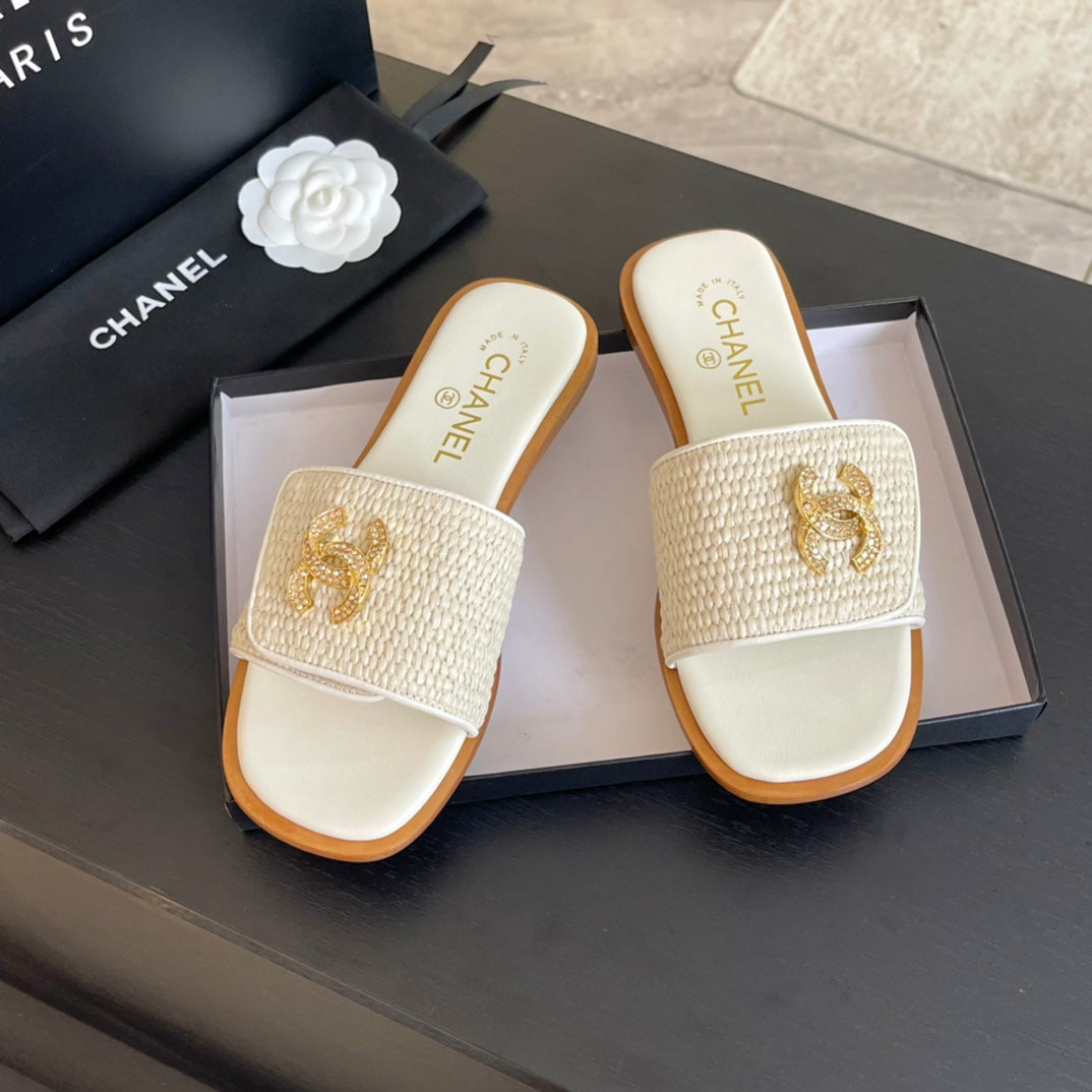 CC Logo Mule Sandal 10mm White Lambskin 610370