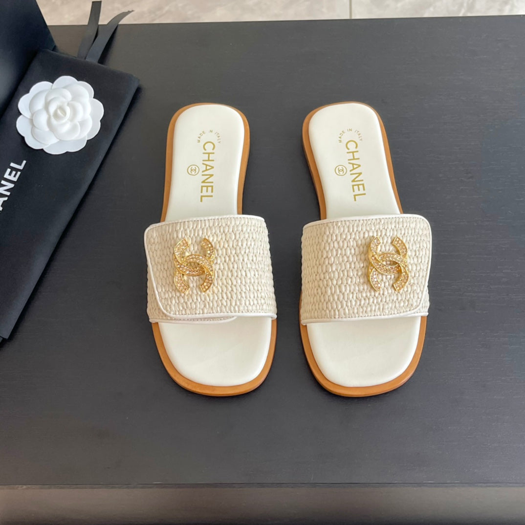 CC Logo Mule Sandal 10mm White Lambskin 610370