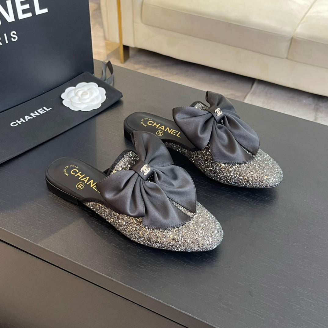 BIG BOW FLAT MULE SANDALS IN BLACK SILK WITH GLITTER SEQUINS
