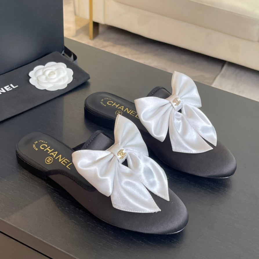 BIG BOW FLAT MULE SANDALS IN BLACK MIX WHITE SILK