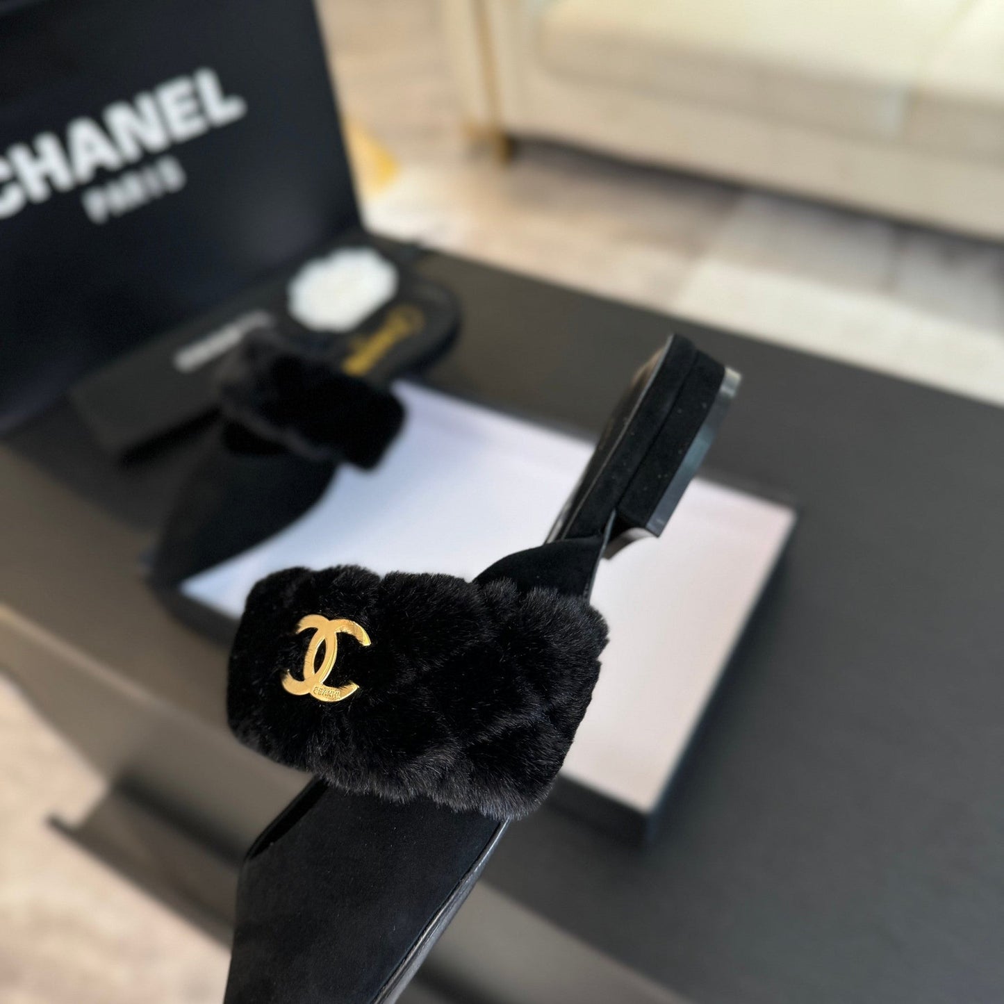 CC MULE IN BLACK SMOOTH FLEECE WITH GOLD HARDWARE