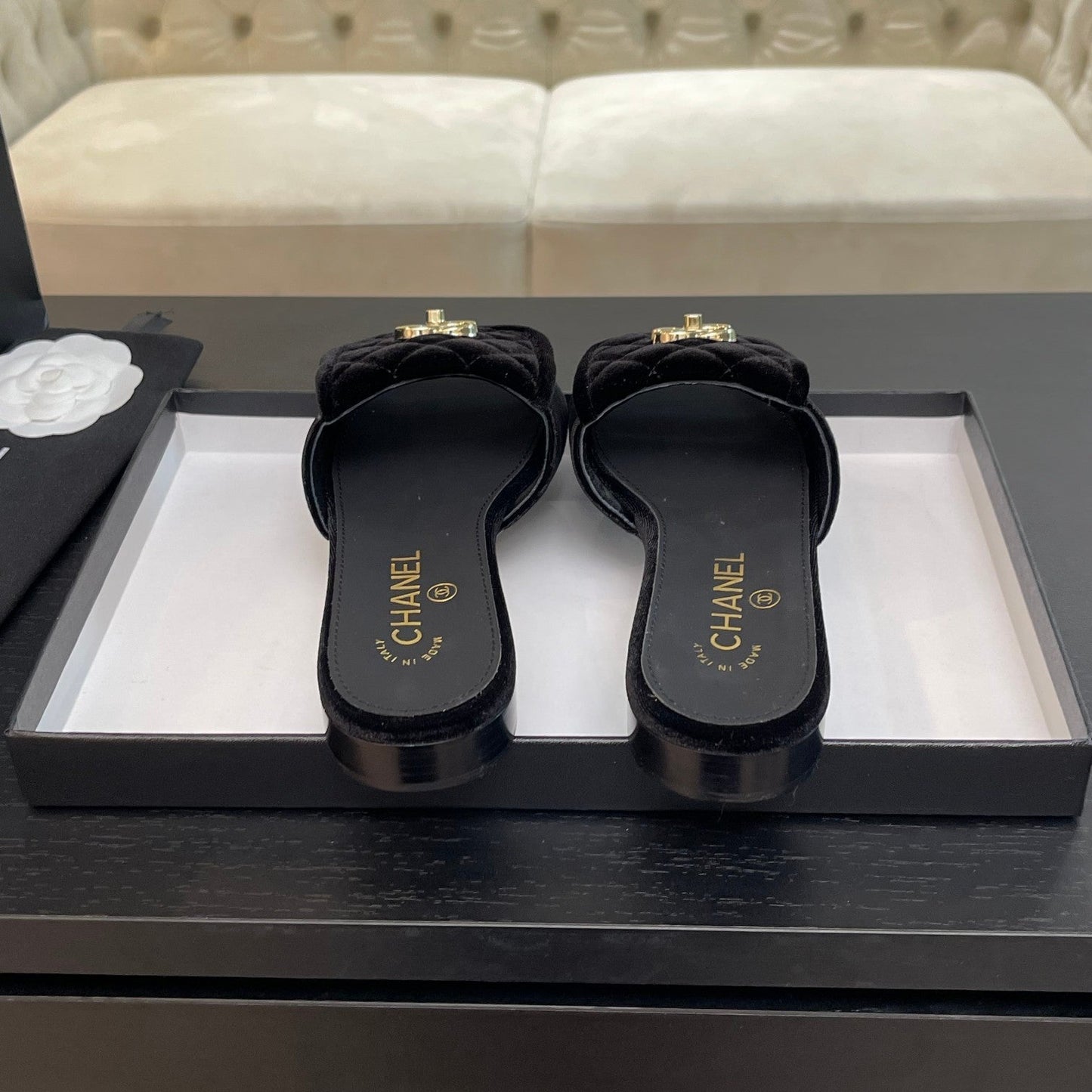 FLAT MULE IN BLACK VELVET