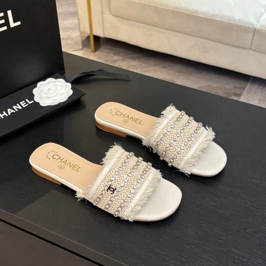 FLAT SANDALS BEIGE AND WHITE WITH CRYSTALS