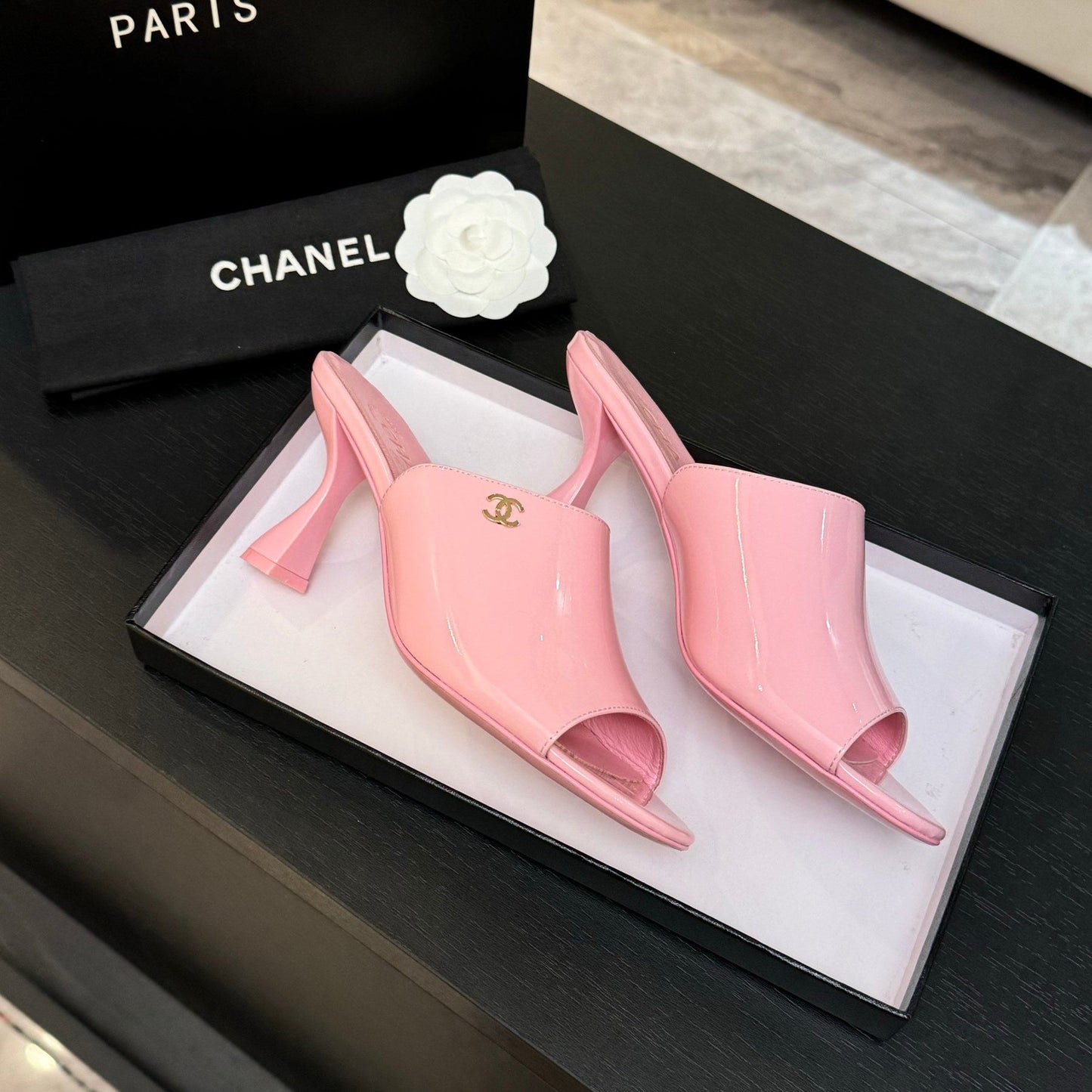 PEEP TOE MULE 85MM IN PINK PATENT CALFSKIN