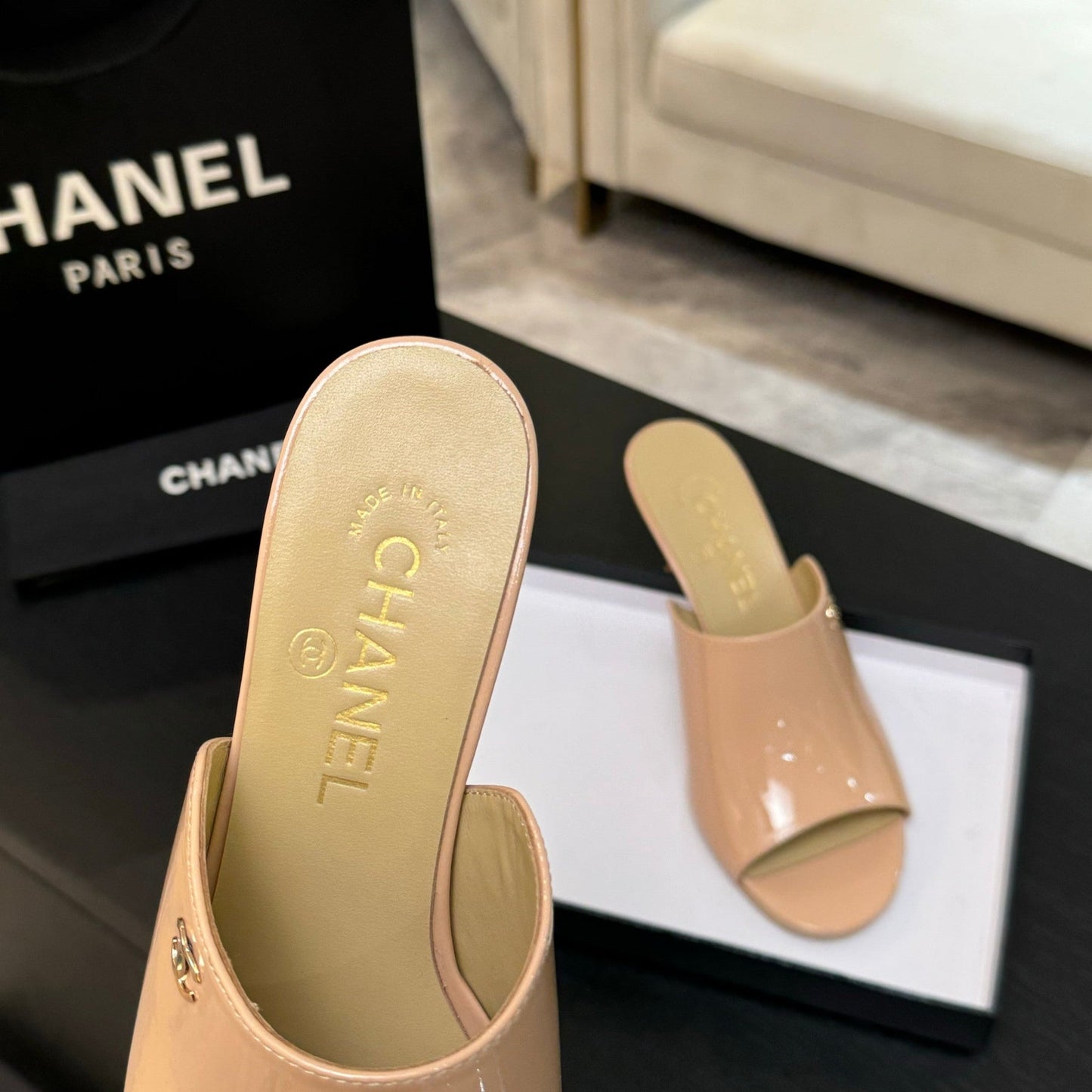 PEEP TOE MULE 85MM IN APRICOT ORANGE PATENT CALFSKIN