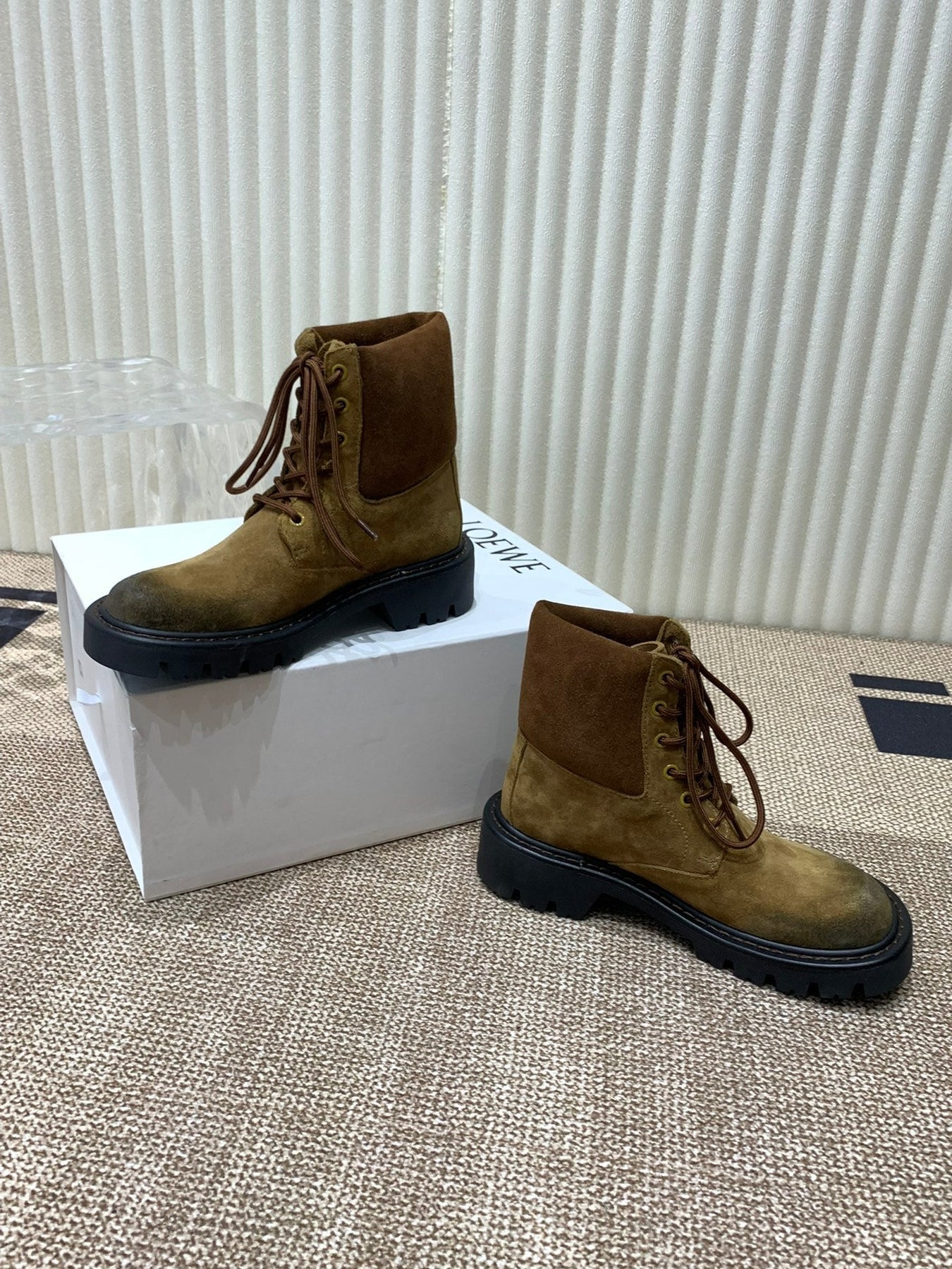 LW SIERRA COMBAT BOOT AMBER AND BLACK SUEDE
