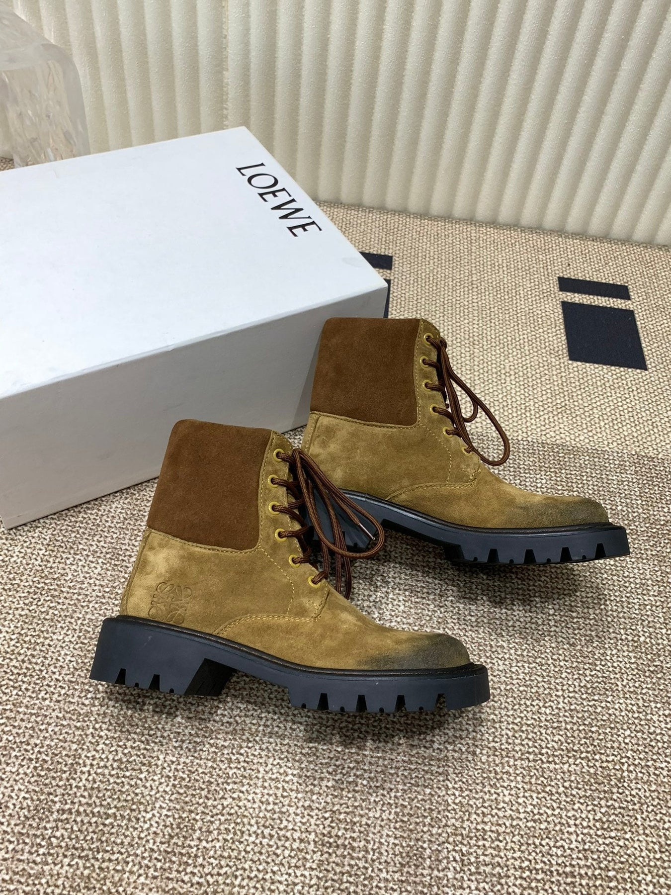 LW SIERRA COMBAT BOOT AMBER AND BLACK SUEDE