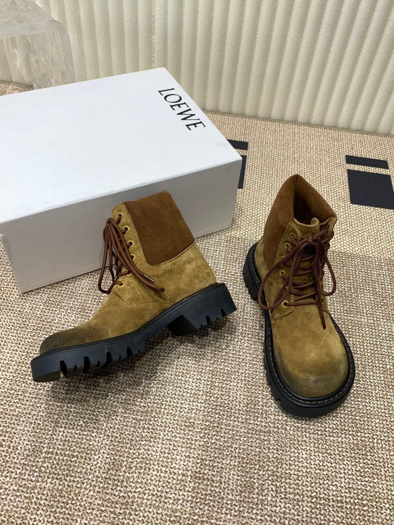 LW SIERRA COMBAT BOOT AMBER AND BLACK SUEDE