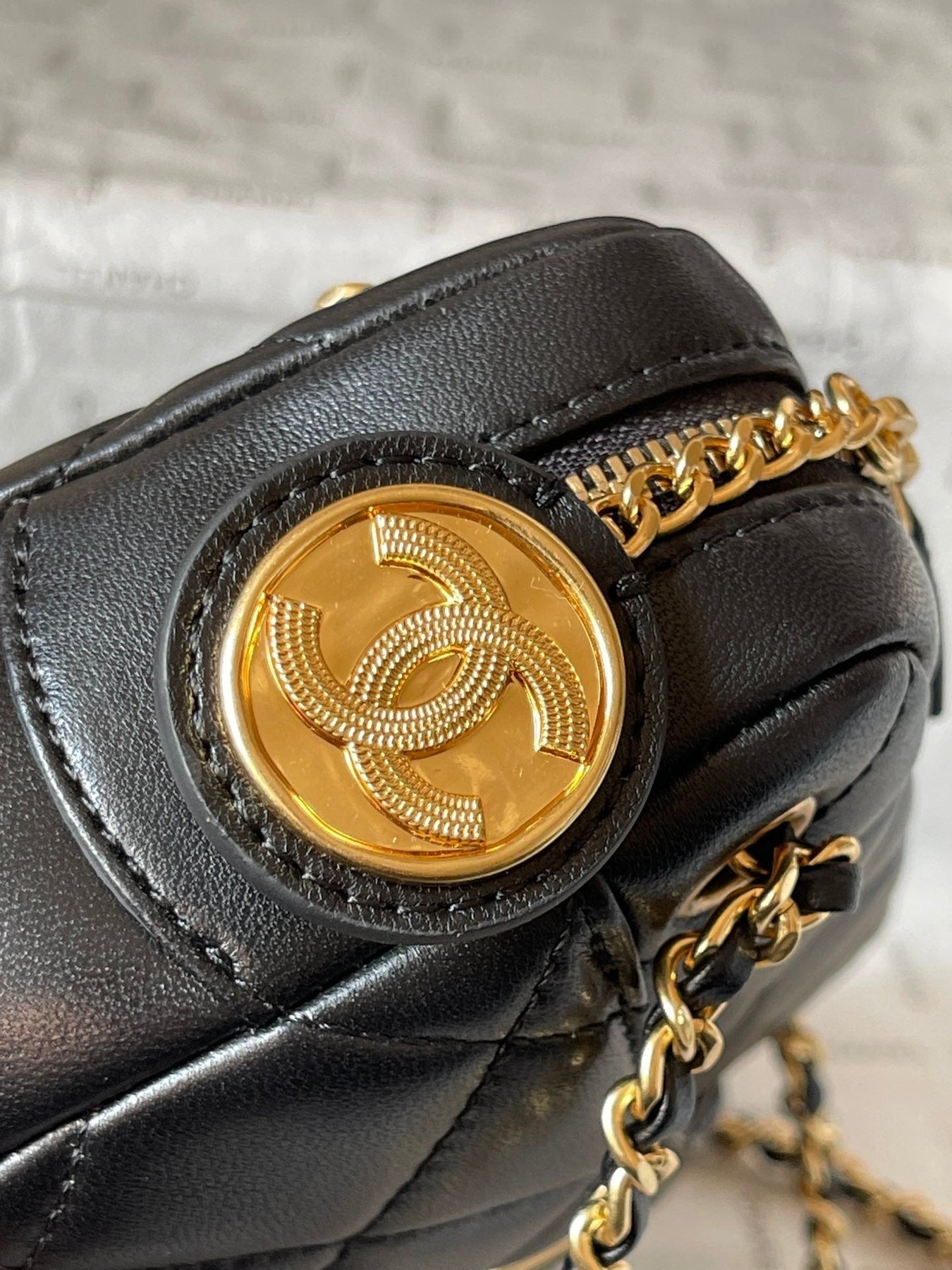 CAMERA BAG 18 IN BLACK QUILTED LAMBSKIN DOUBLE C GOLD COIN
