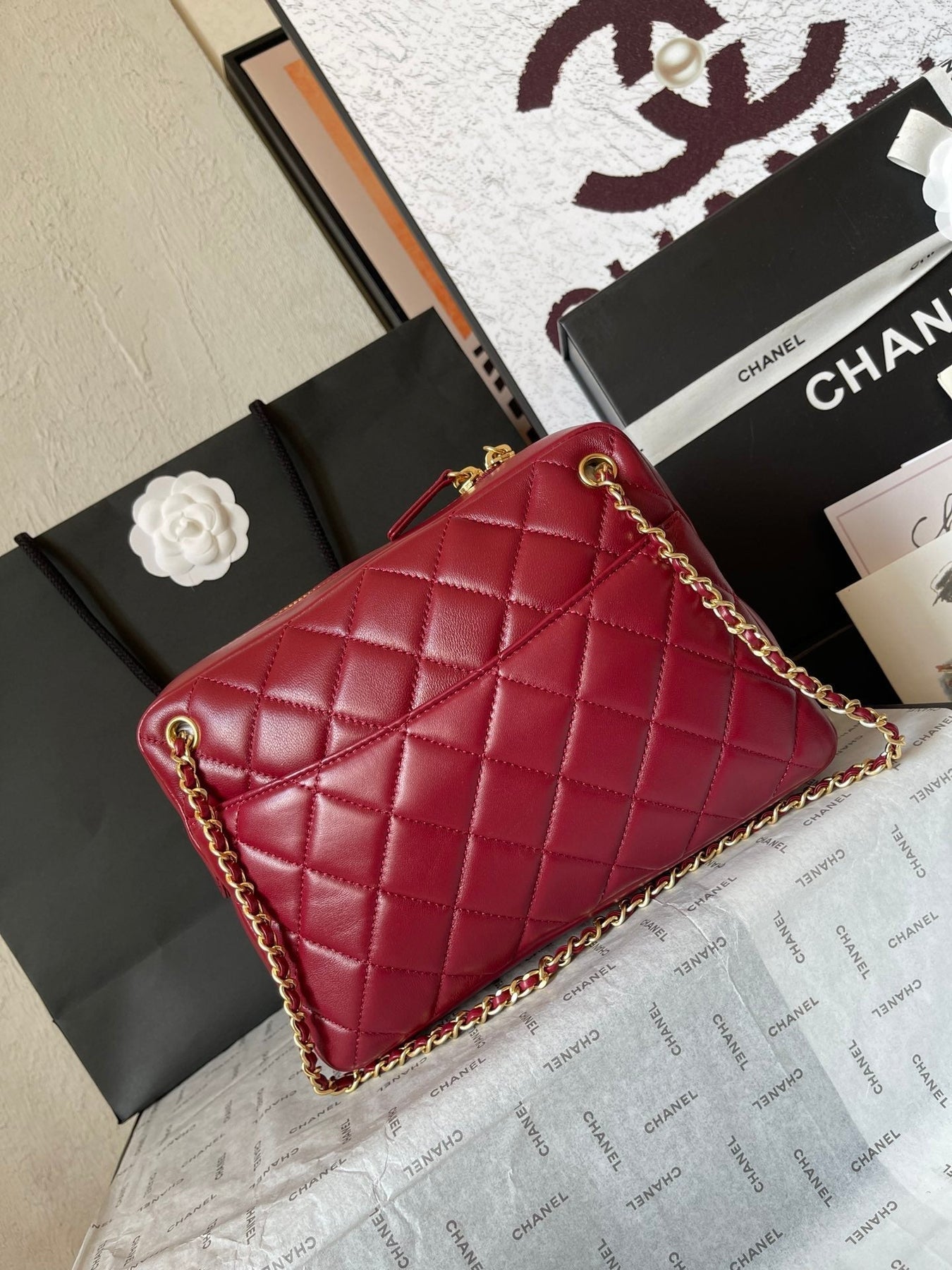 CAMERA BAG 24 IN RED QUILTED LAMBSKIN DOUBLE C GOLD COIN