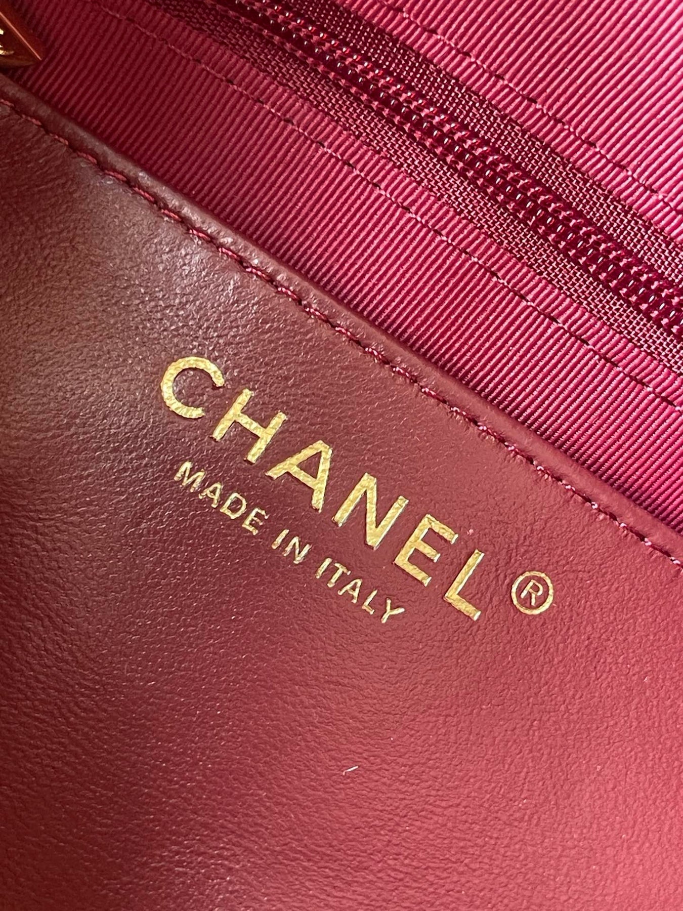 CAMERA BAG 24 IN RED QUILTED LAMBSKIN DOUBLE C GOLD COIN