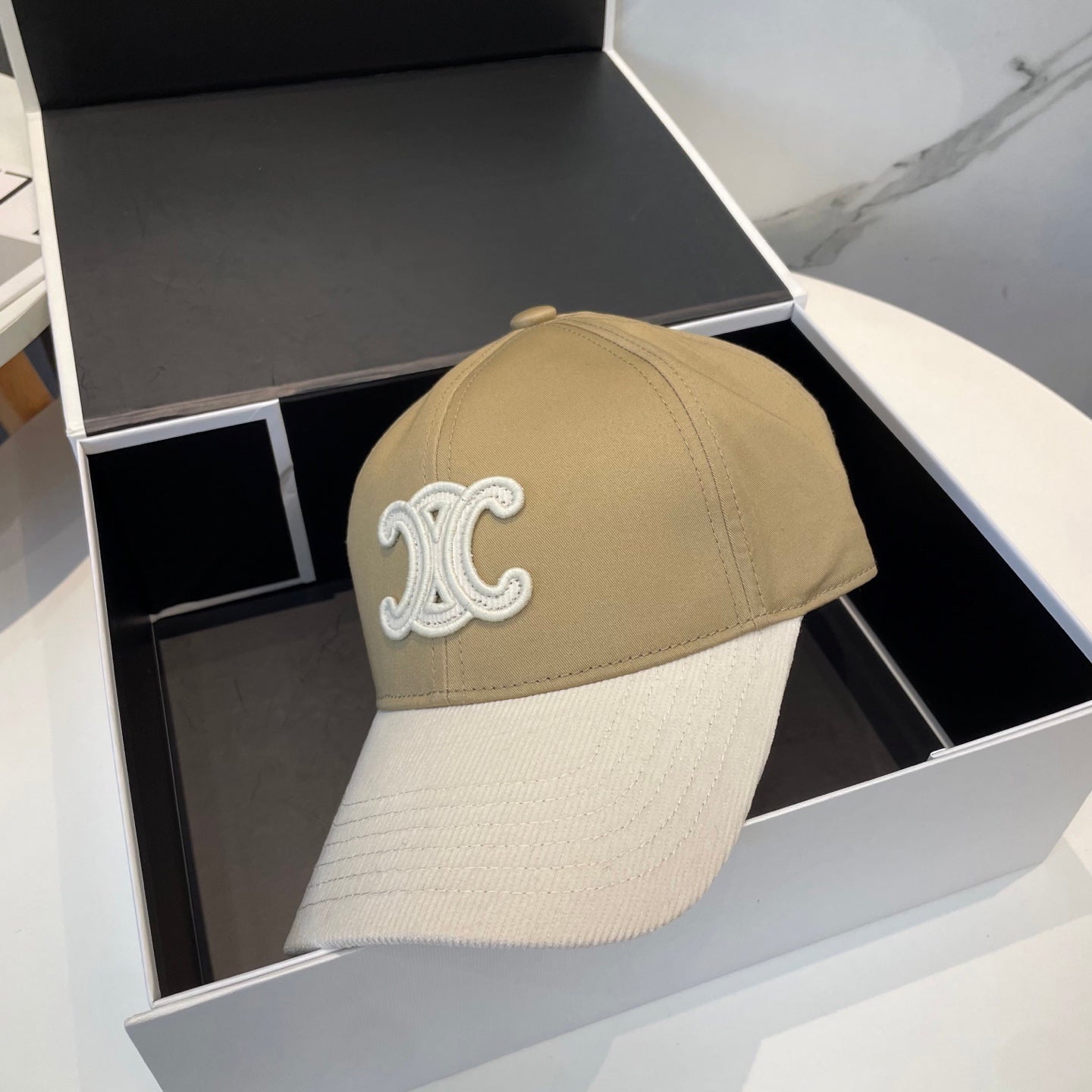 BASEBALL CAP MODEL 652407 IN OLIVE GREEN AND WHITE FABRIC