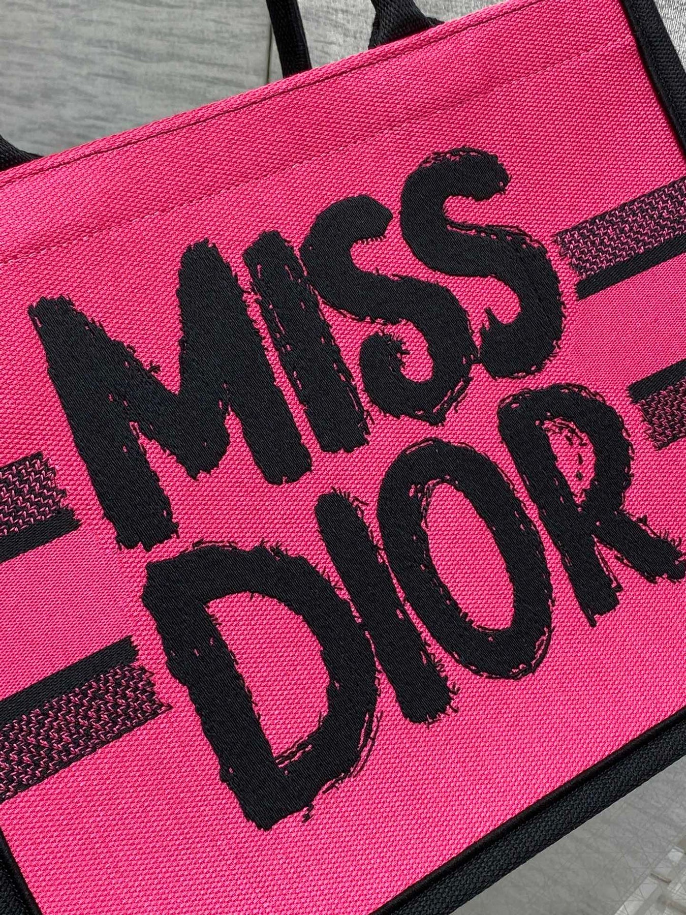 BOOK TOTE 36 IN CERISE RED MIX MINSK PURPLE CANVAS 226510